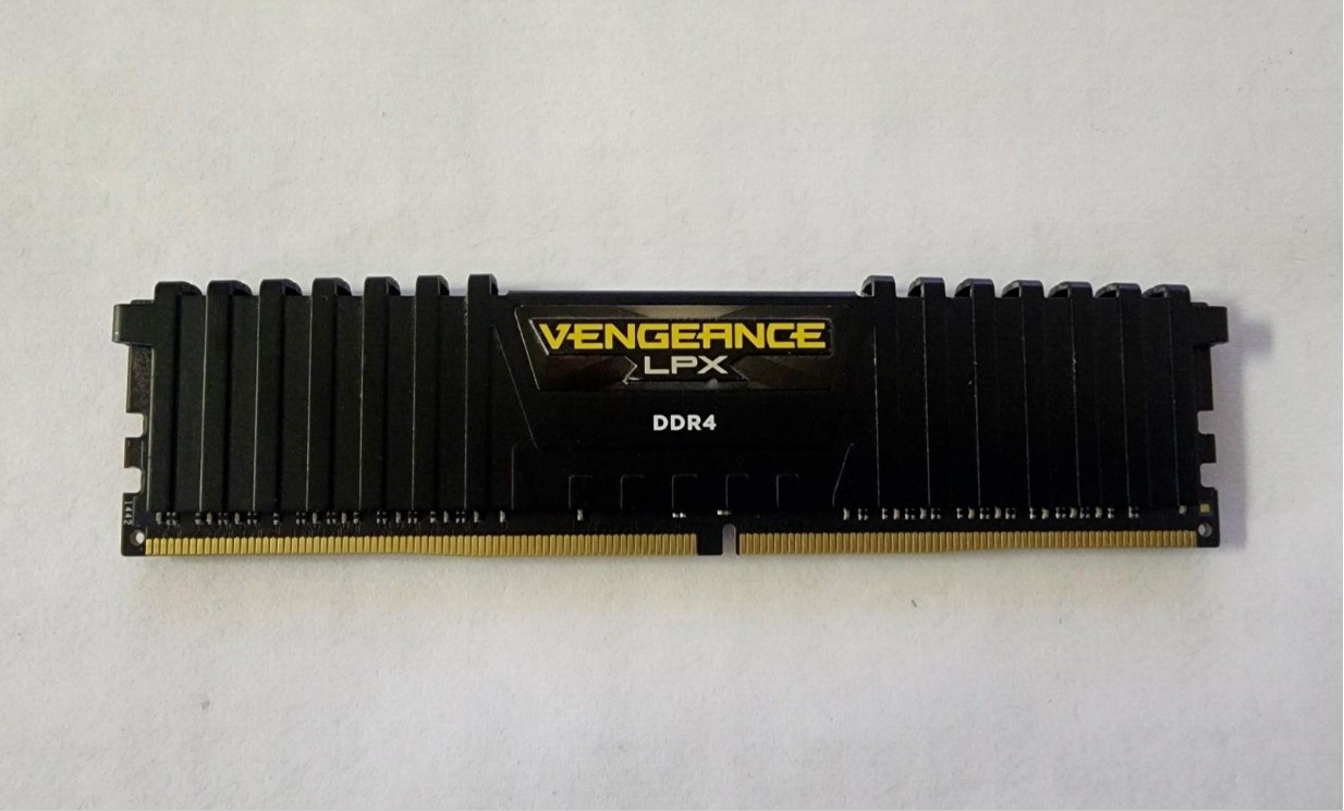CORSAIR Vengeance LPX 8GB 2666MHz DDR4 DRAM CMK32GX4M4A2666C16