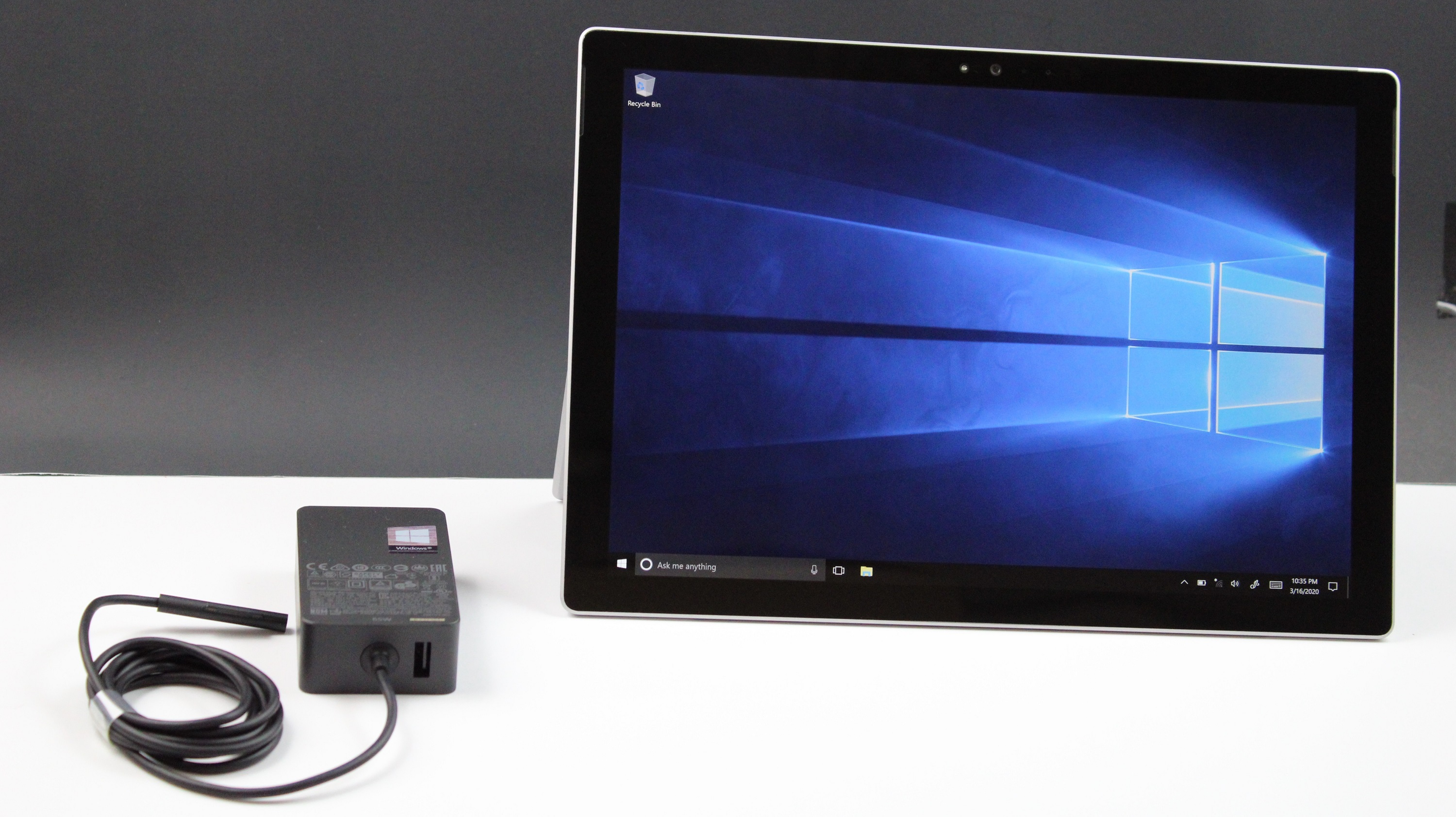 Microsoft Surface Pro 5 1796 13.5" Tablet I5-7300U 2.60GHz 4GB 128GB Win 10 READ