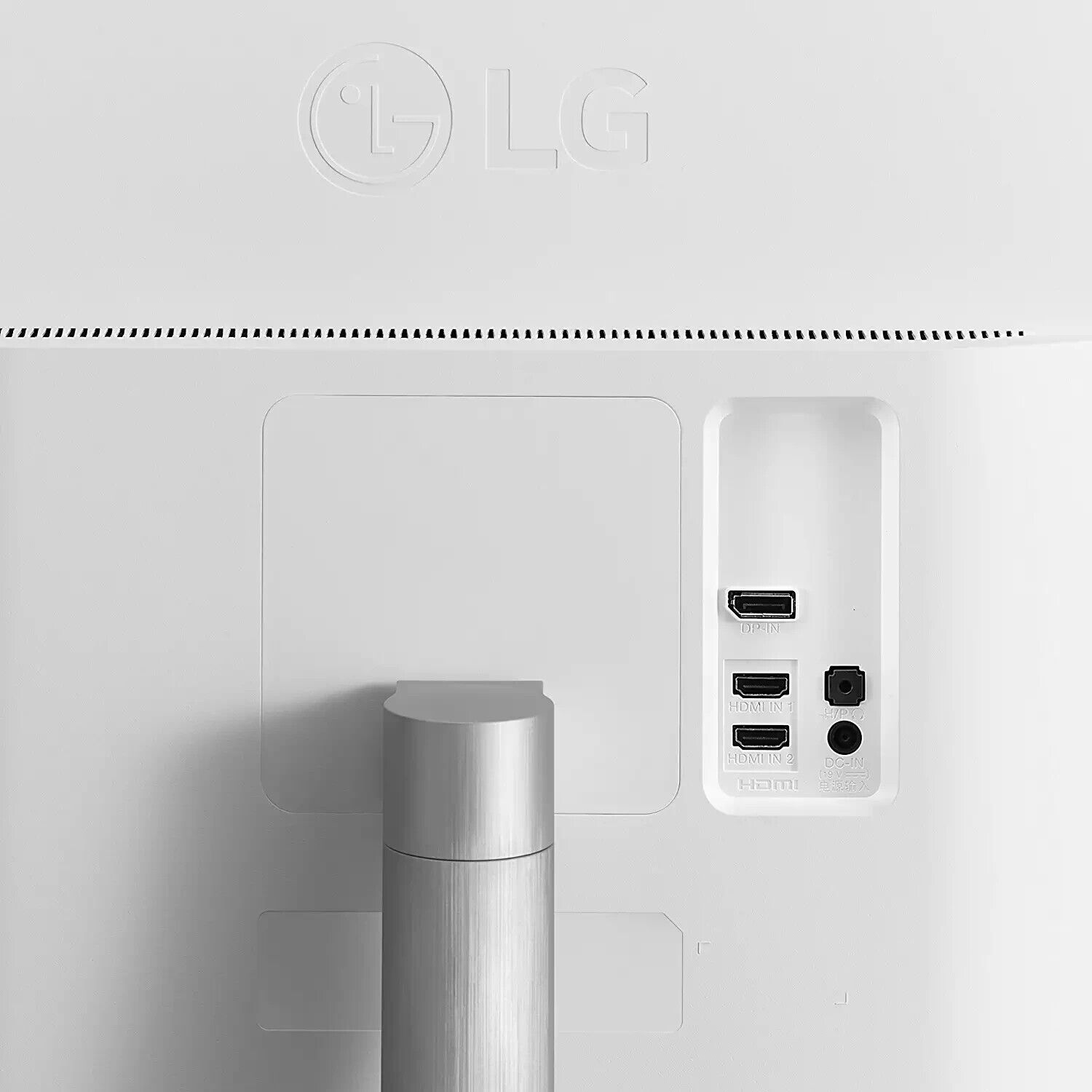 LG 32UL500-W 31.5 Inch UHD (3840 X 2160) Silver/White