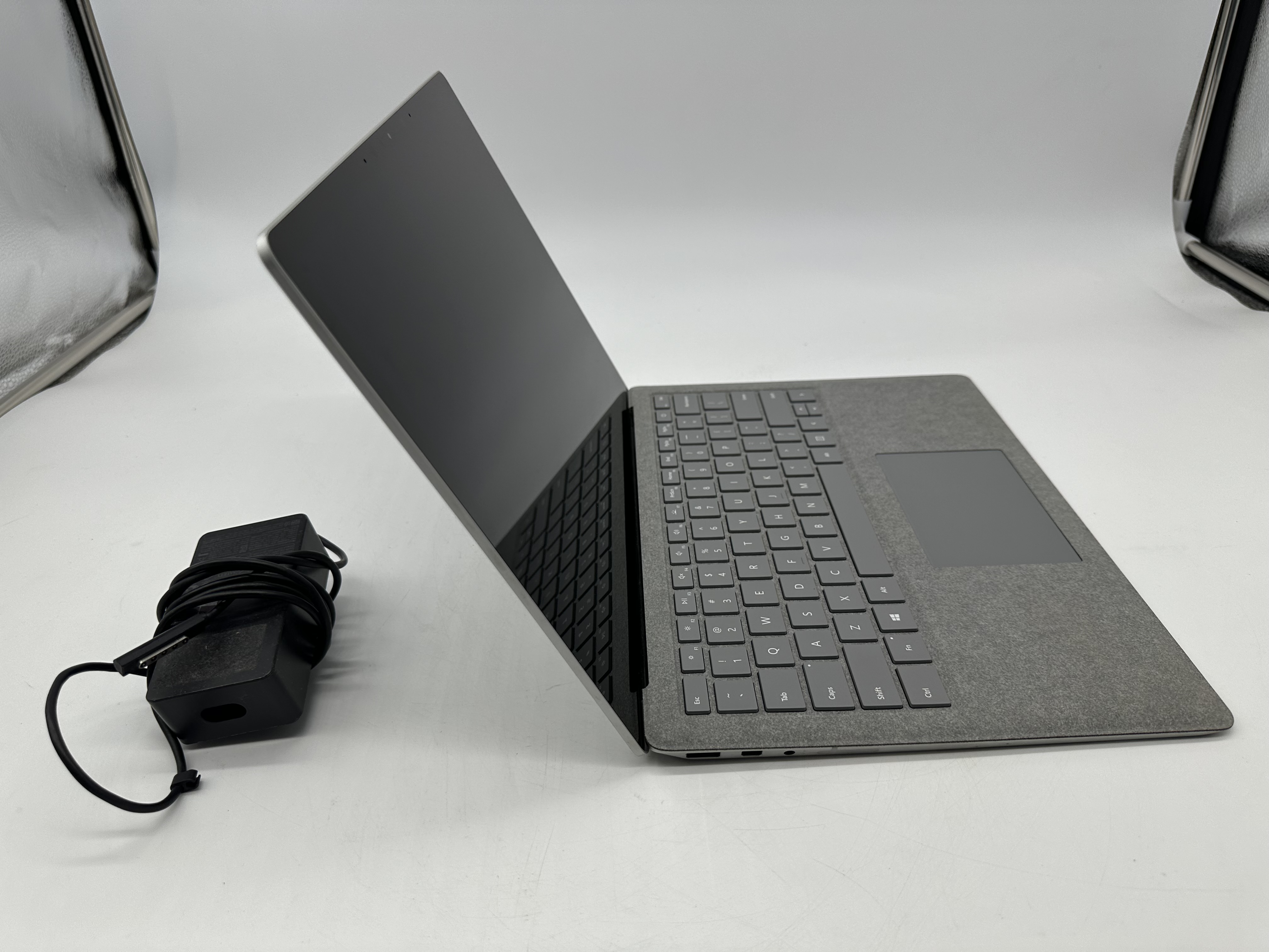 Microsoft Surface Laptop 2 1769 Touchscreen I5-8350u 8GB 128GB GRADE C