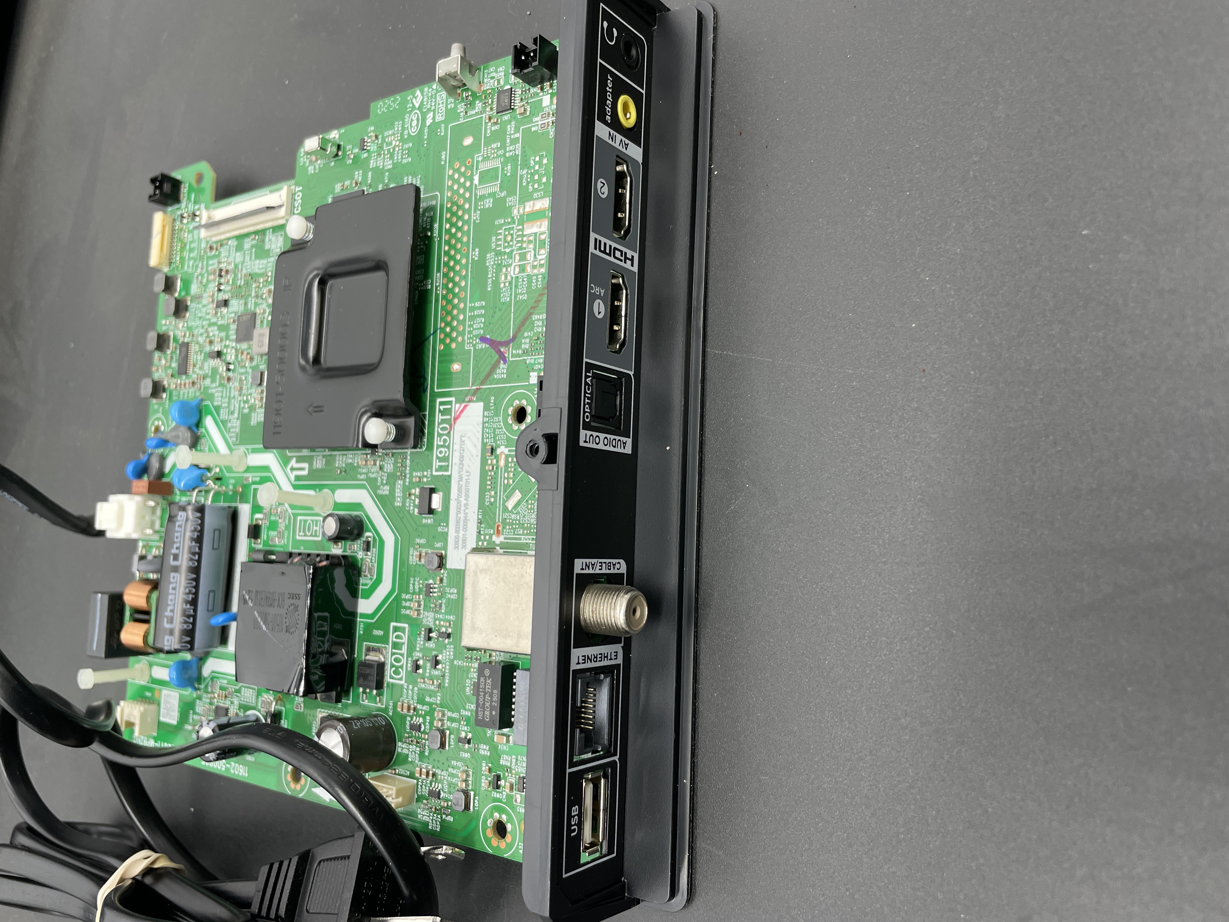 Insignia 32" TV  NS32-FEFL26 Functioning Mother Board Only W Power Cord — photo 2