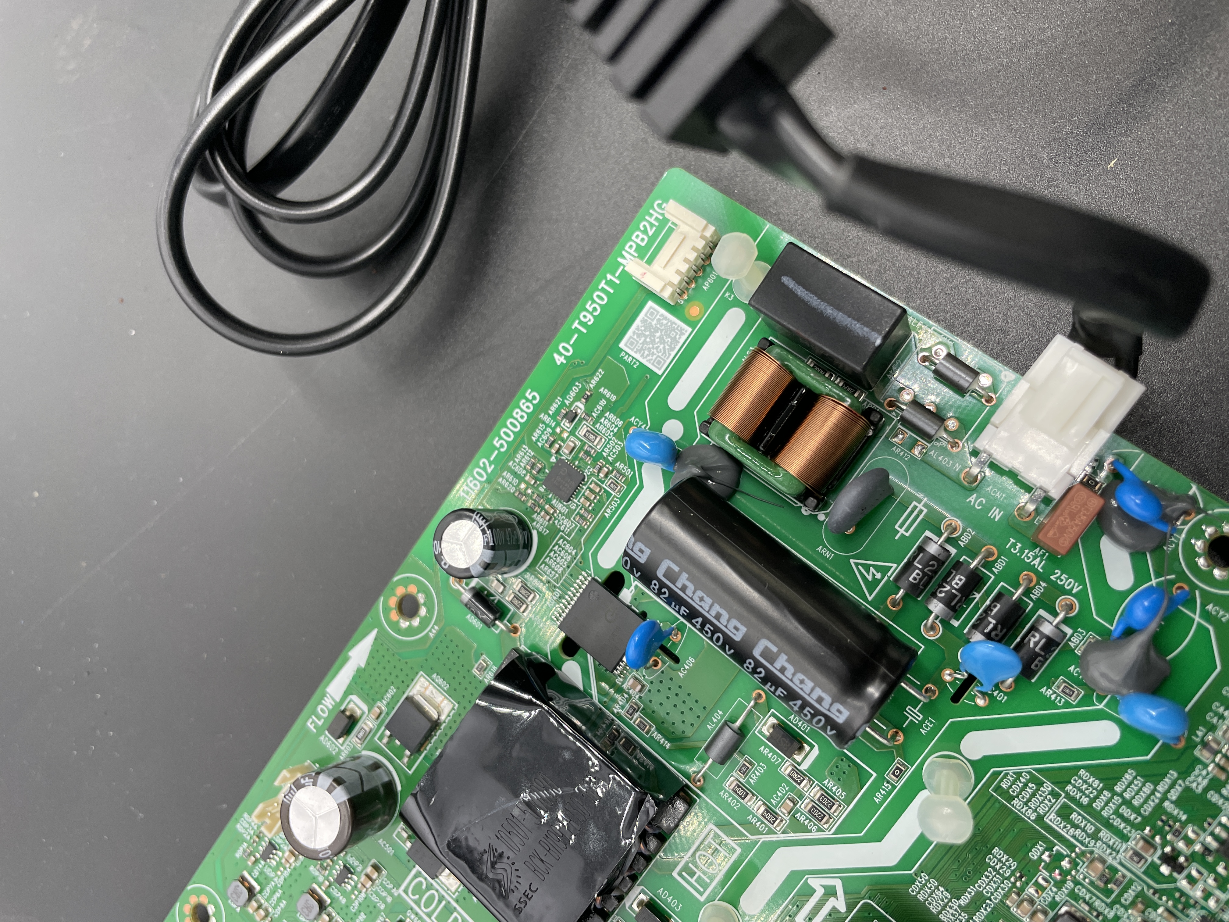 Insignia 32" TV  NS32-FEFL26 Functioning Mother Board Only W Power Cord — photo 3