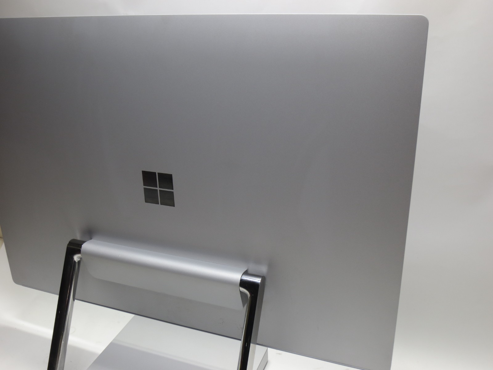 Microsoft Surface Studio 2 1707 28" 2.7GHz i7-6820HQ 2TB HDD 32GB RAM WIN11 — photo 2