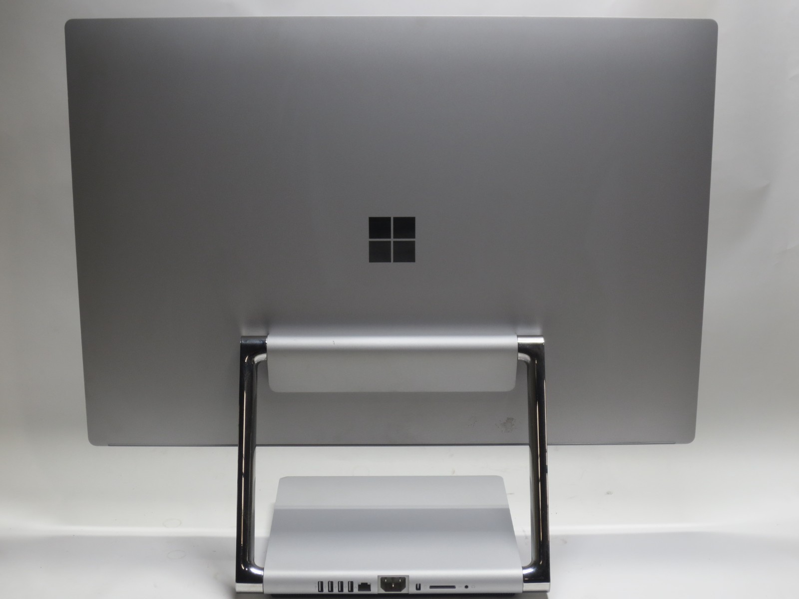 Microsoft Surface Studio 2 1707 28" 2.7GHz i7-6820HQ 2TB HDD 32GB RAM WIN11 — photo 3