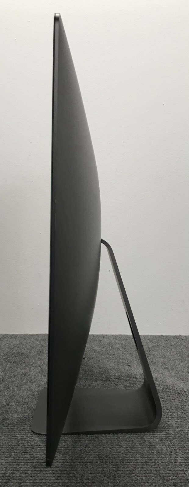 Apple iMac Pro A1862 MQ2Y2LL/A 2017 5K 27" AIO W-2140B 32GB RAM 1TB NVMe,Grade C — photo 4