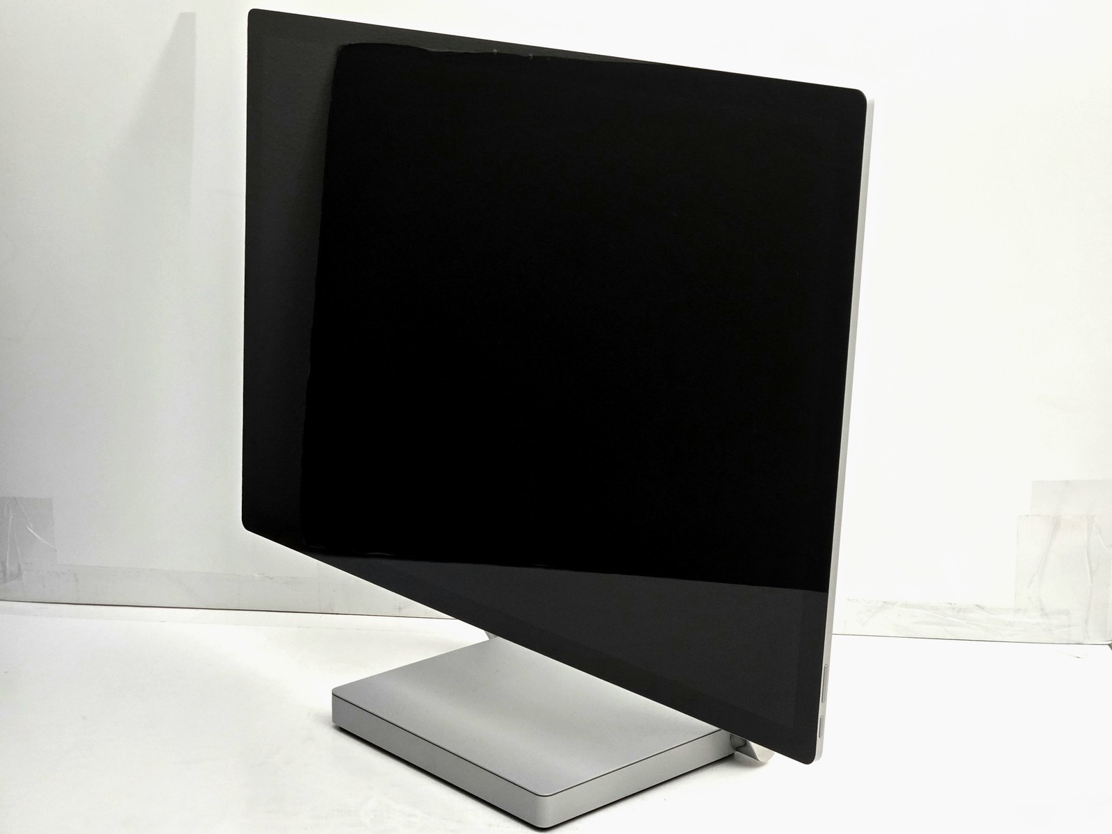 Microsoft Surface Studio 2 28" 4500 X 3000 i7-7820HQ 2TB SSD 32GB W11P GTX 1070