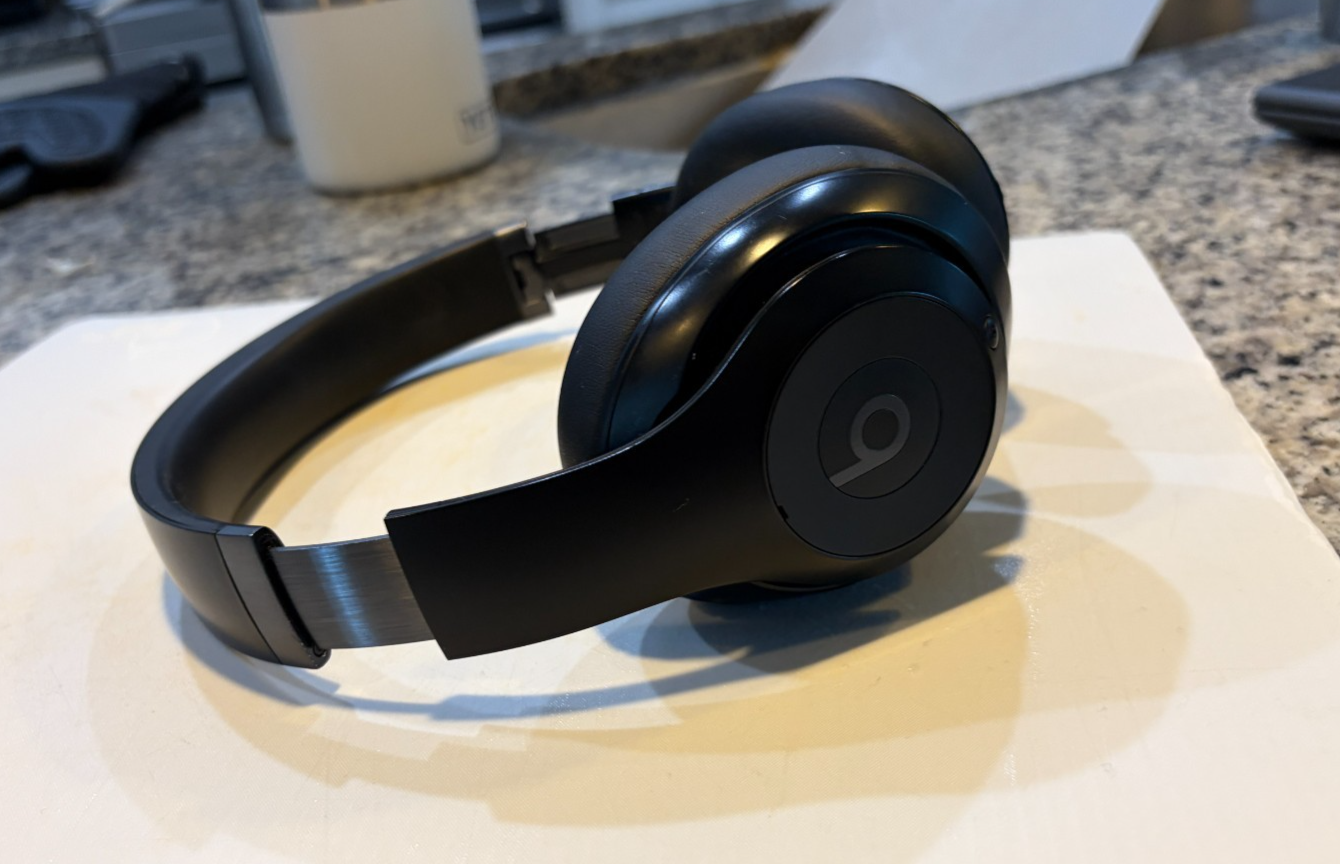 Beats By Dr. Dre Studio Pro Wireless Bluetooth Headphones - Black MQTP3LL/A — photo 2