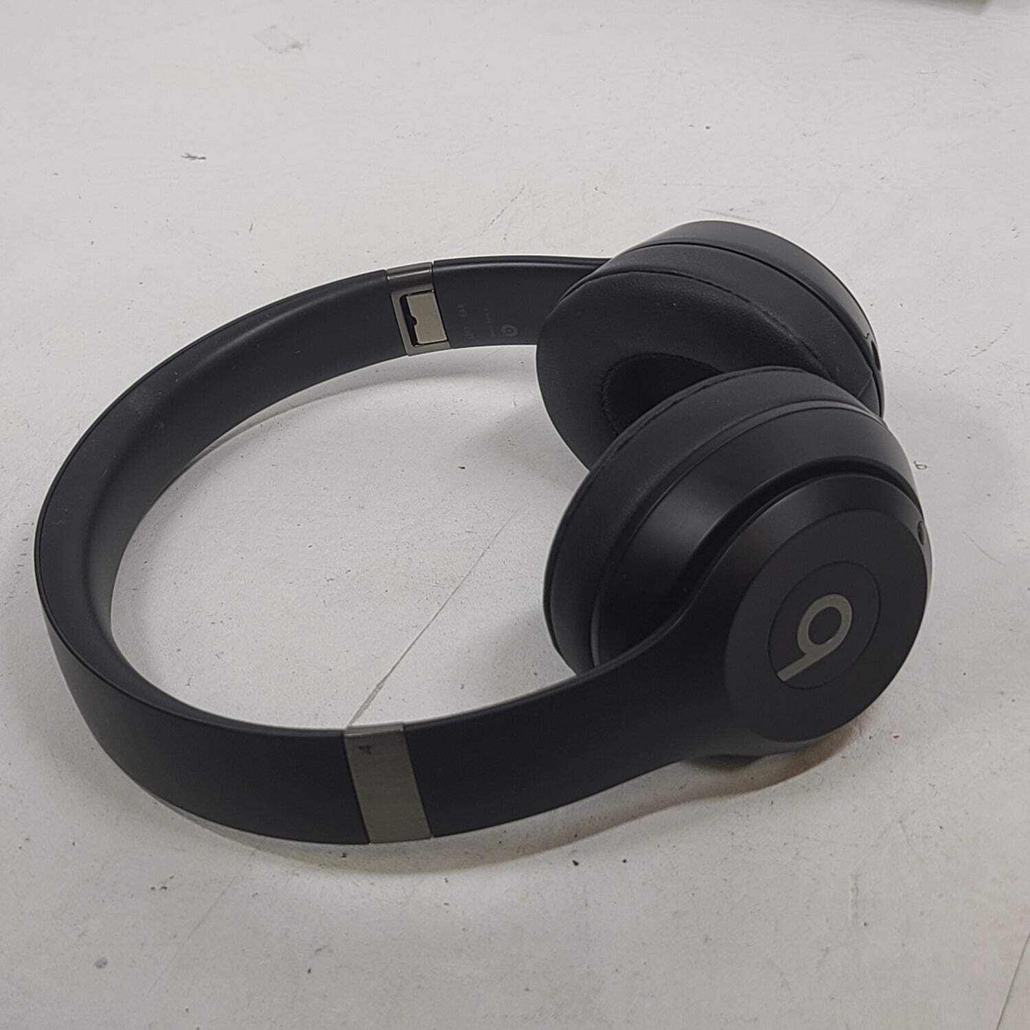 Beats Solo 4 Bluetooth Wireless On-Ear Headphones Matte Black MUW23LL/A — photo 3