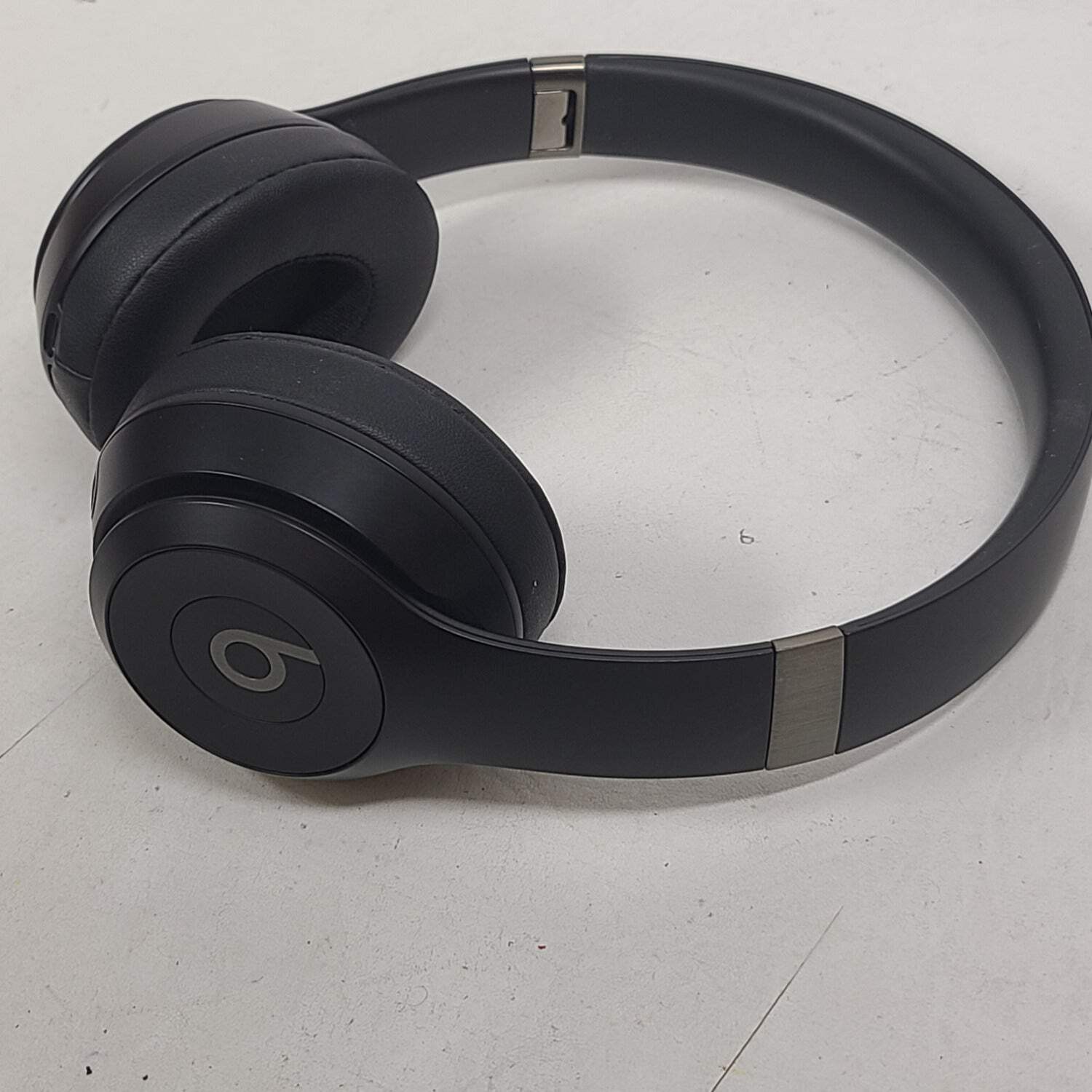 Beats Solo 4 Bluetooth Wireless On-Ear Headphones Matte Black MUW23LL/A — photo 4