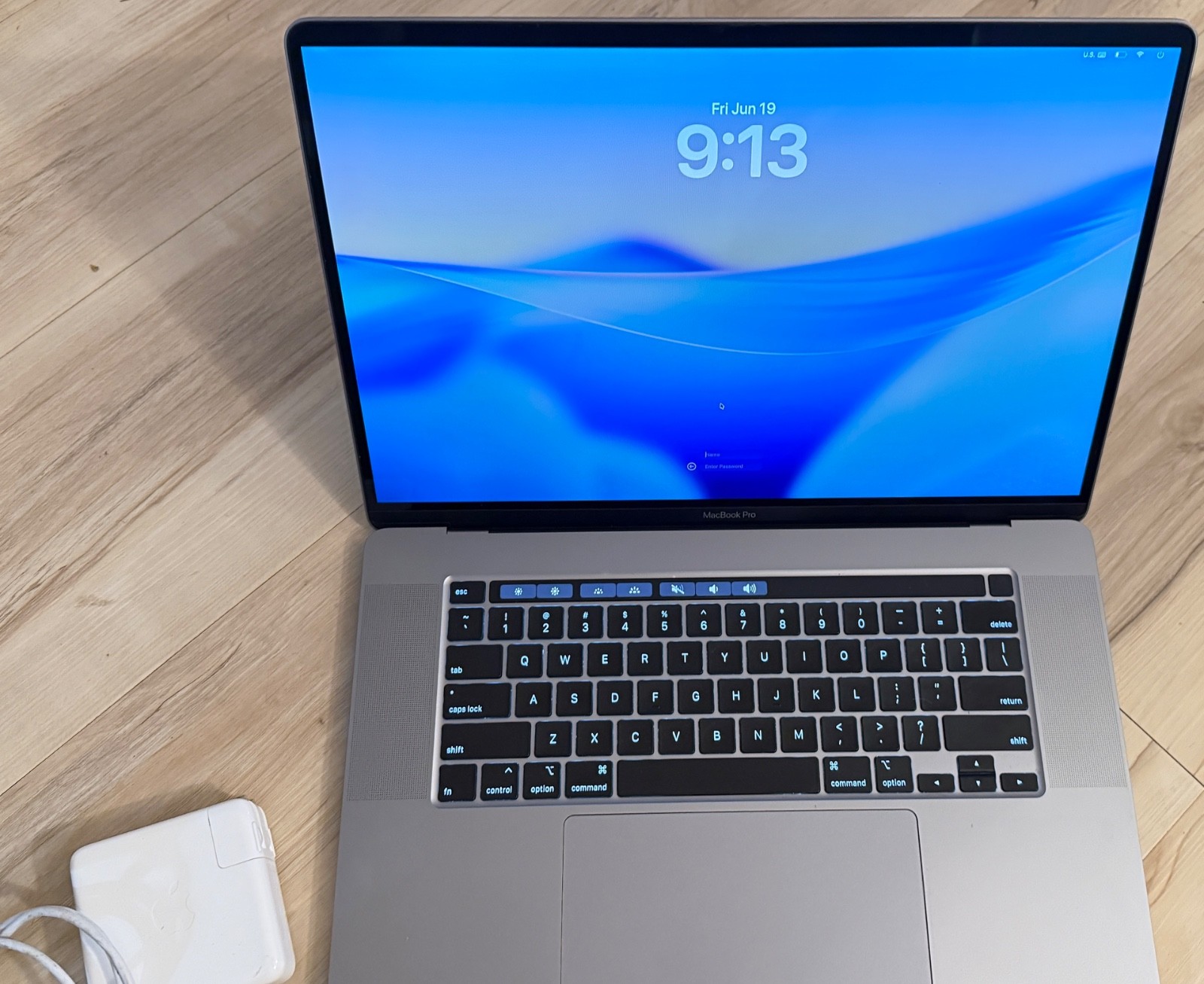Apple MacBook Pro A2141 (2019) 16" Core i9-9880H 2.3GHz 16GB 1TB Pro 5500M 4GB
