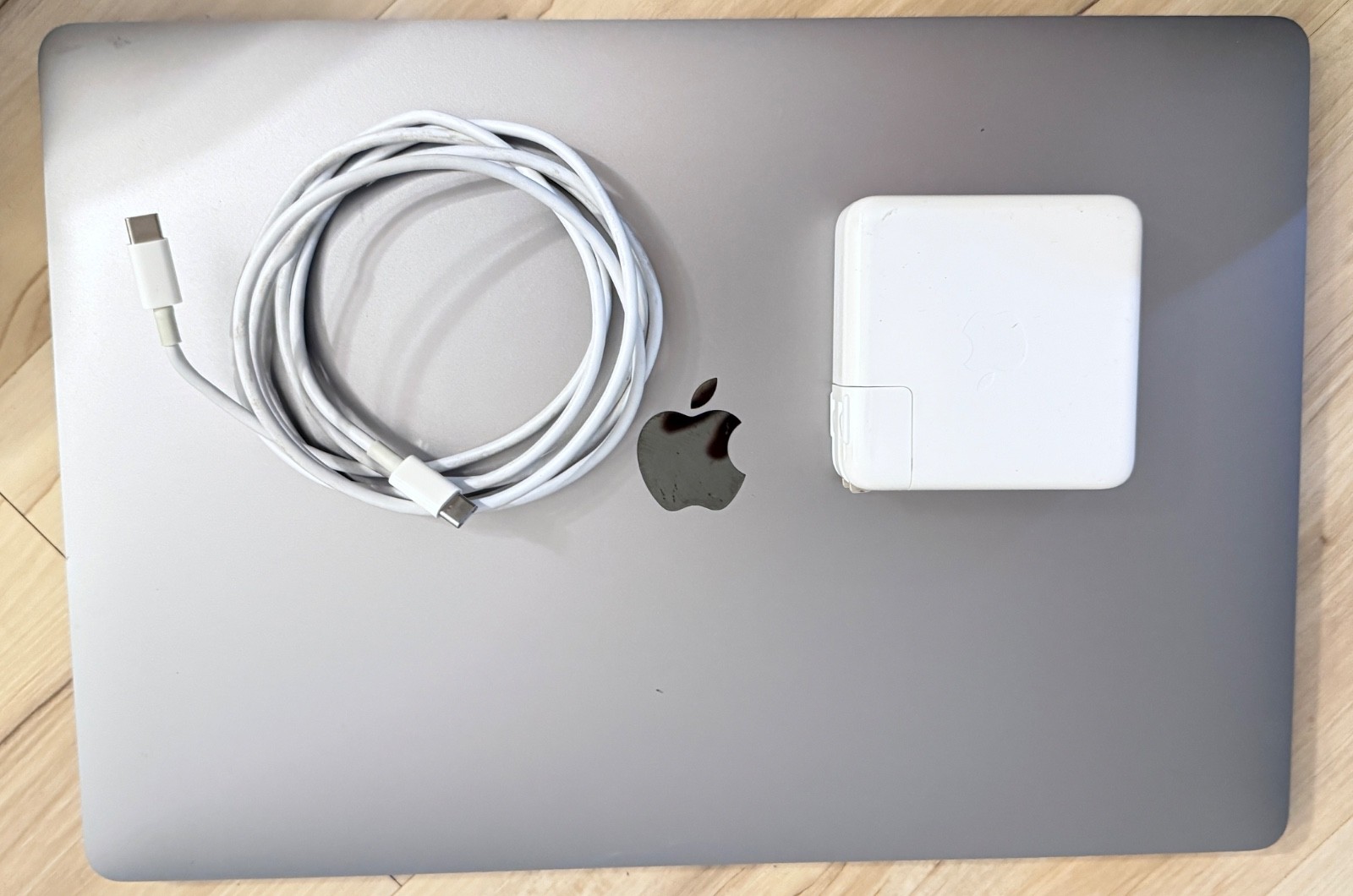 Apple MacBook Pro A2141 (2019) 16" Core i9-9880H 2.3GHz 16GB 1TB Pro 5500M 4GB — photo 2
