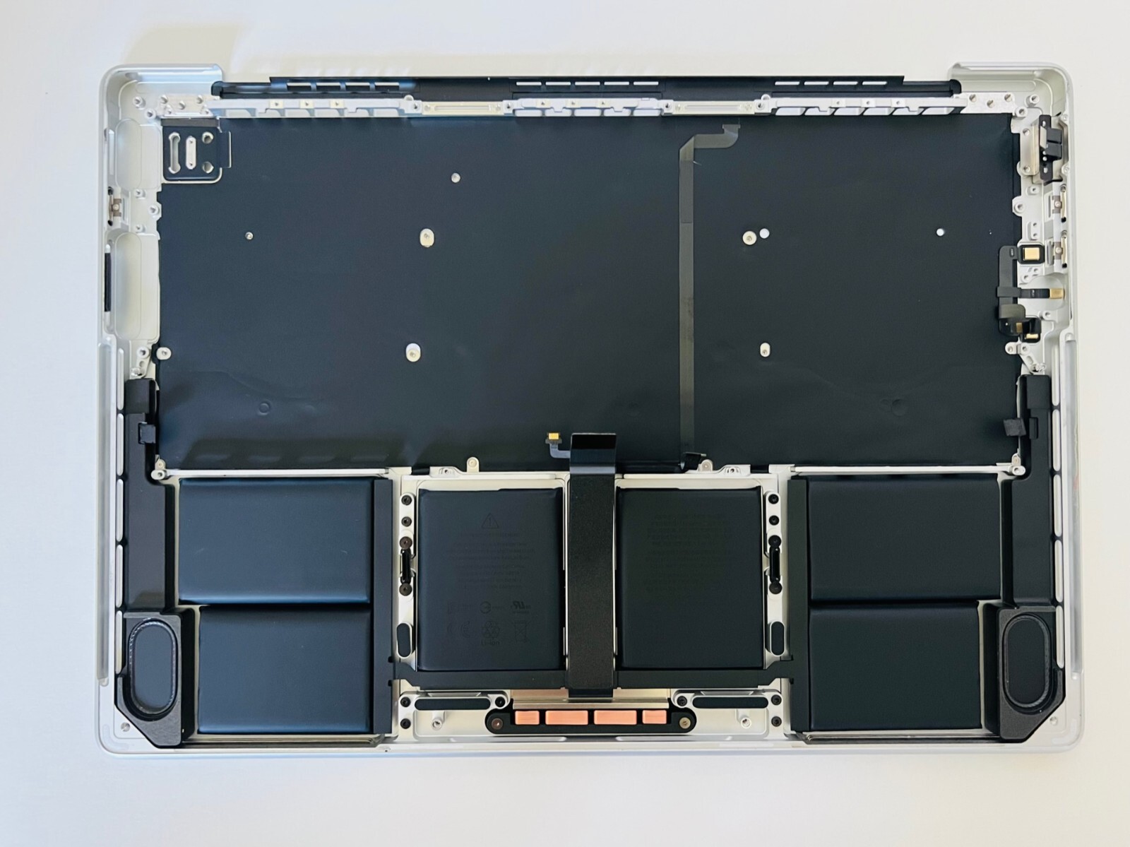 Apple MacBook Pro M1 Pro 14" 2021 Genuine A2442 Keyboard Topcase Battery Silver — photo 2