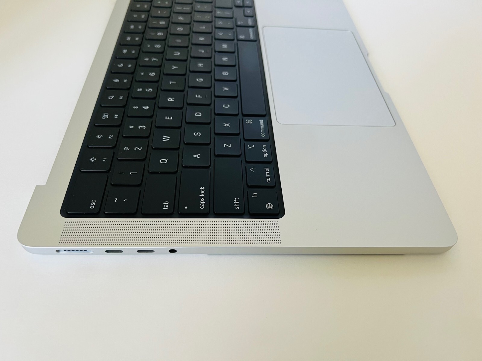 Apple MacBook Pro M1 Pro 14" 2021 Genuine A2442 Keyboard Topcase Battery Silver — photo 4
