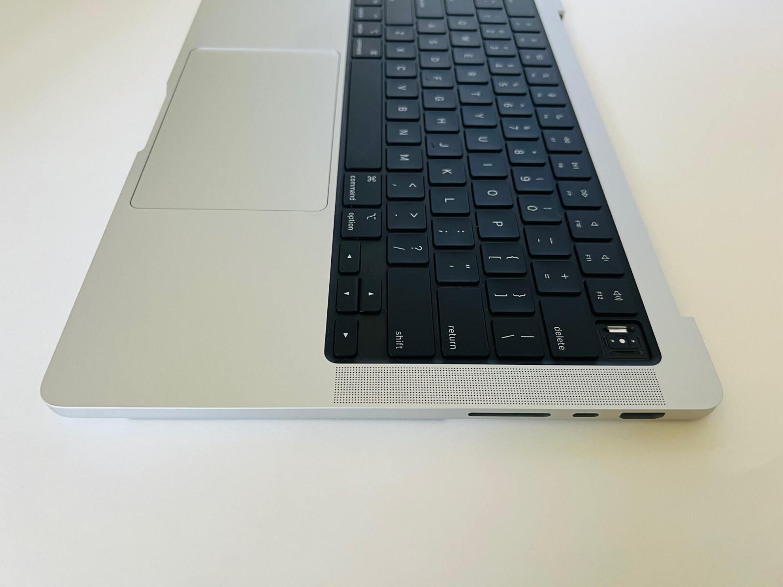 Apple MacBook Pro M1 Pro 14" 2021 Genuine A2442 Keyboard Topcase Battery Silver — photo 5
