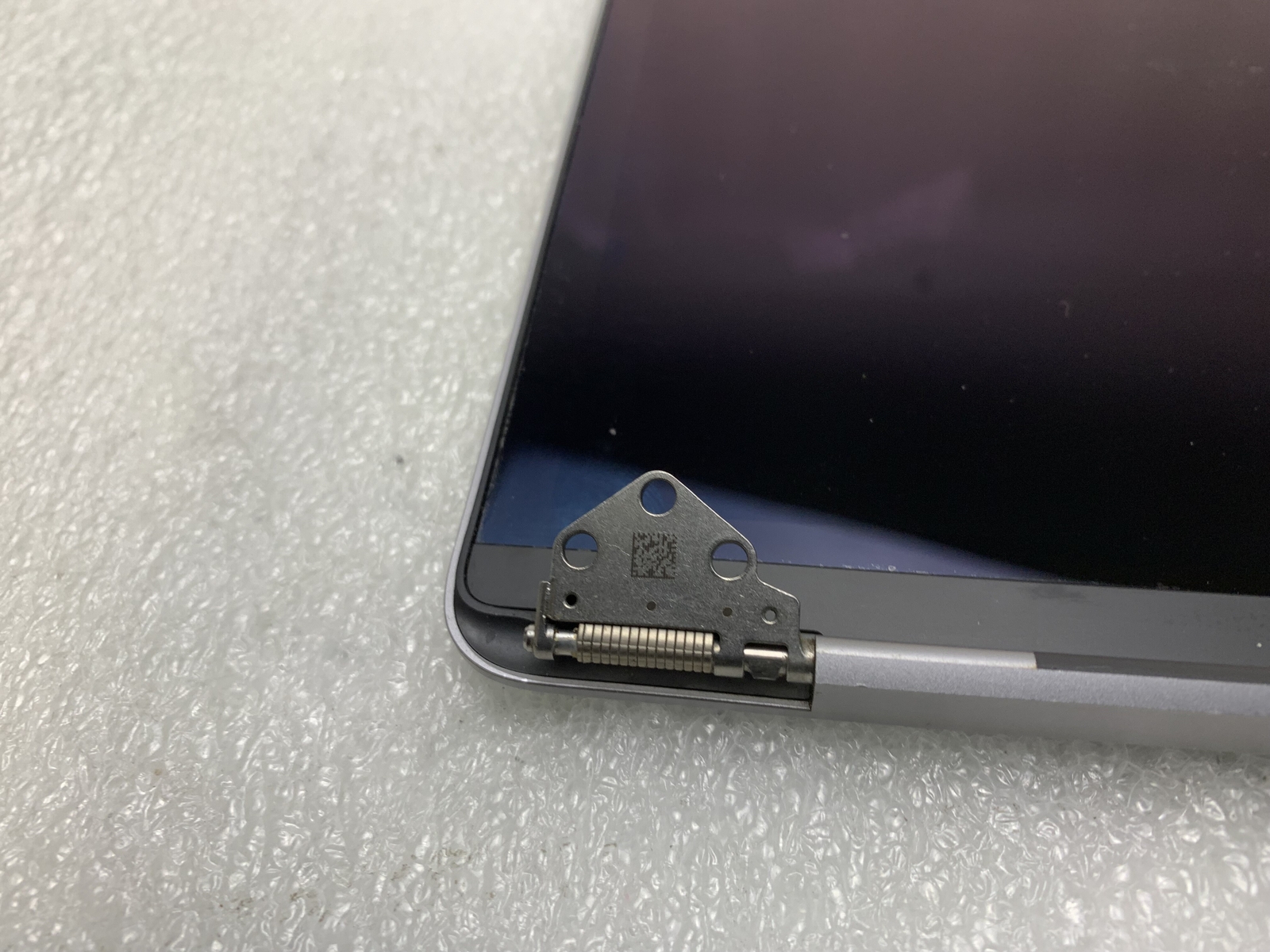 MacBook Pro A1990 15" 2018 2019 Retina LCD Assembly SPACE GRAY 661-10355 Grade C — photo 4