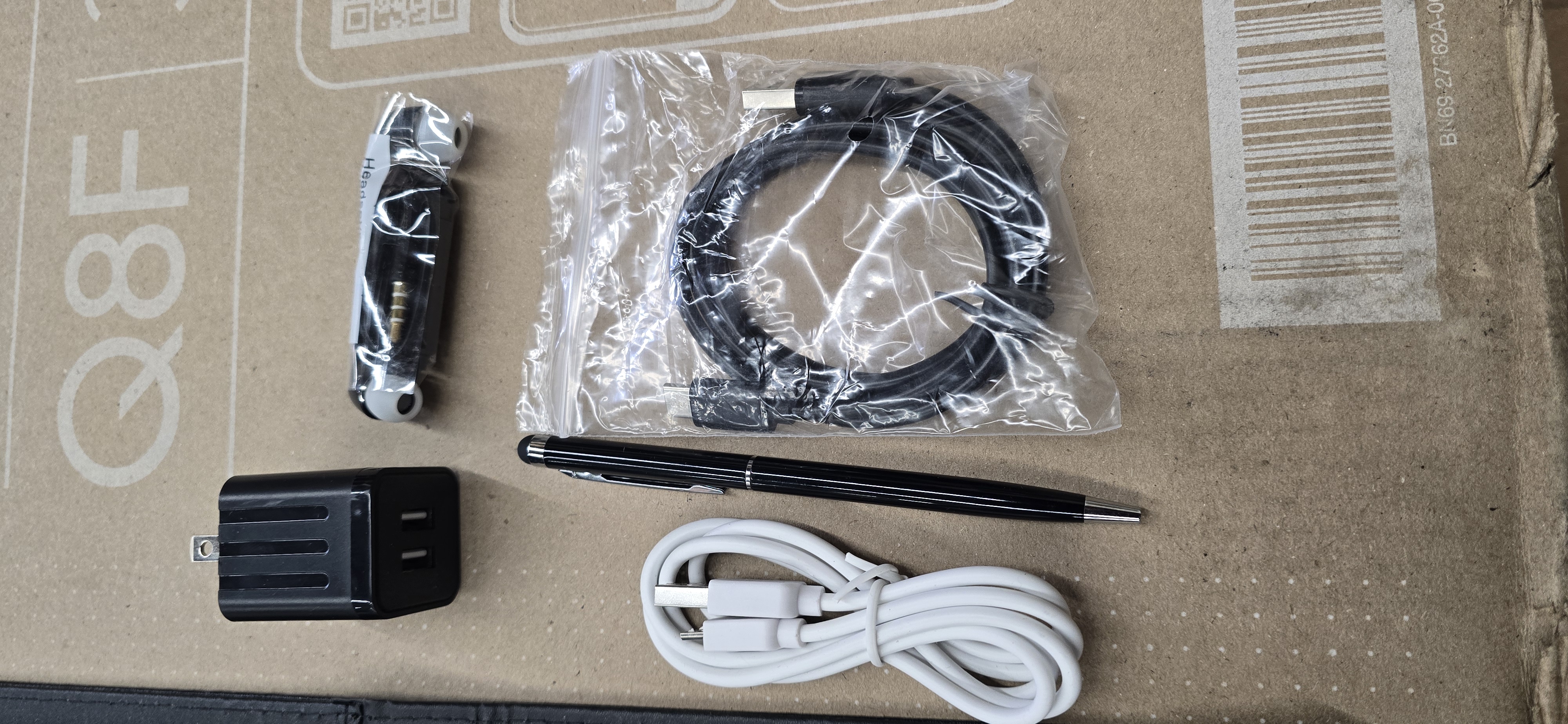 Android 11 Go Edition 9.7" Tablet Bundle Winsing Brand 32GB Keyboard USB-C Cable — photo 4