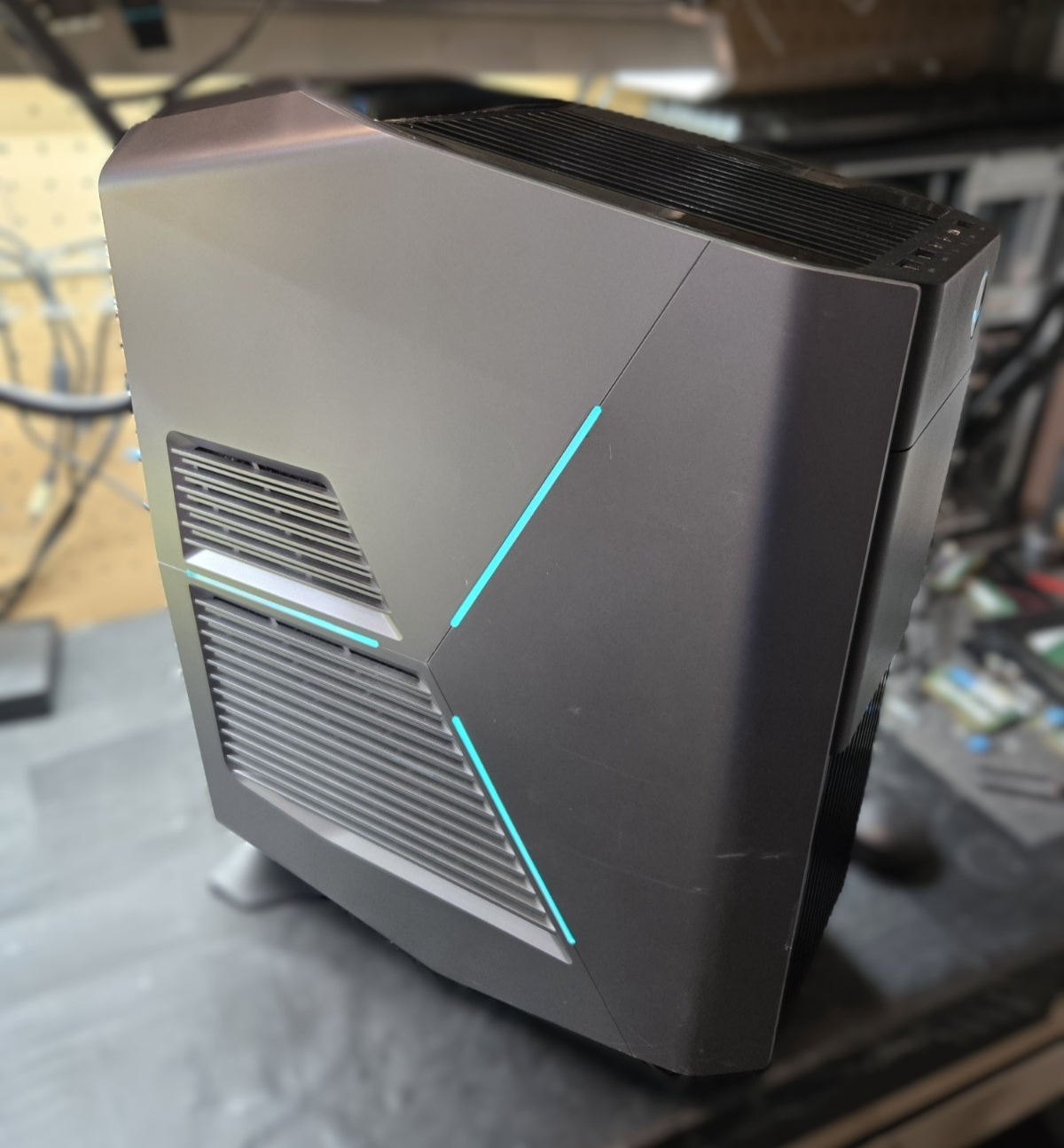 Alienware Aurora R7 Gaming Desktop Intel i7-8700 3.2GH 16GB RAM 2TB HDD GTX 1080