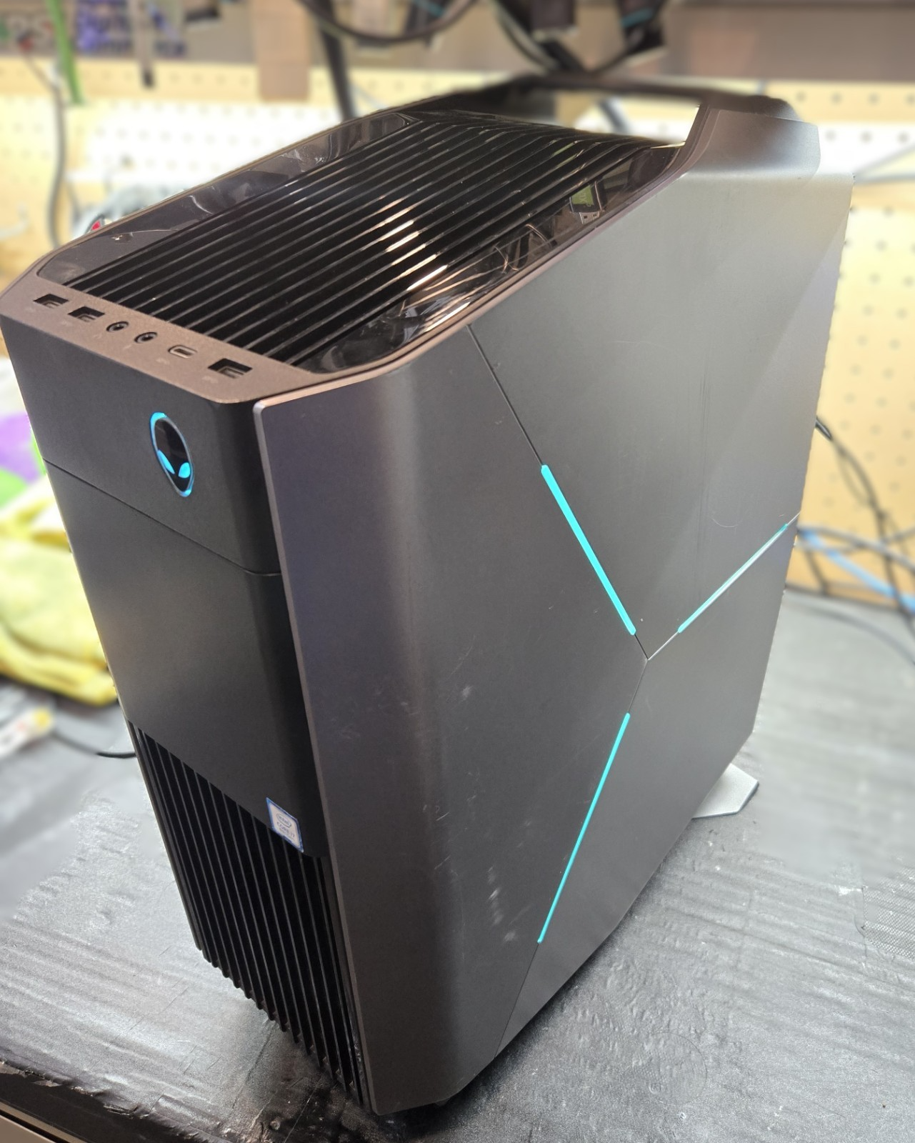 Alienware Aurora R7 Gaming Desktop Intel i7-8700 3.2GH 16GB RAM 2TB HDD GTX 1080 — photo 3