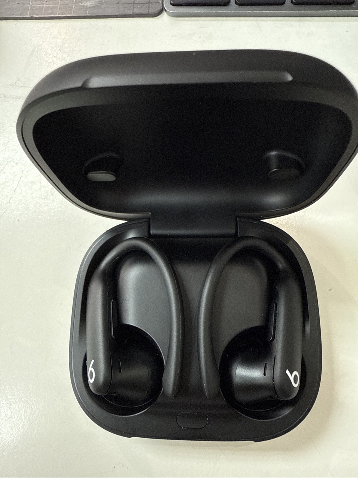 Beats By Dr. Dre Powerbeats Pro 2 A3160 MX723LL/A Earbuds A Condition