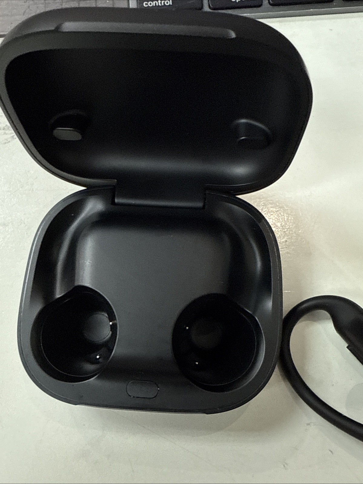 Beats By Dr. Dre Powerbeats Pro 2 A3160 MX723LL/A Earbuds A Condition — photo 5