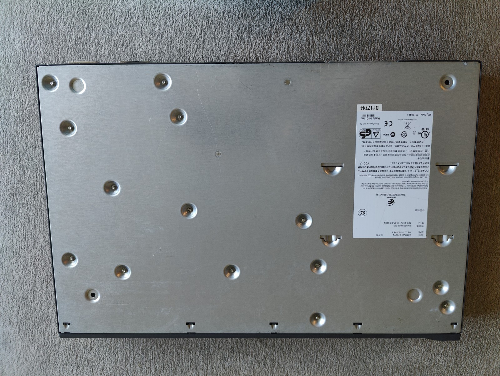 Cisco Catalyst 3750 V2 Series 24-Port PoE Managed Switch WS-C3750V2-24PS — photo 2