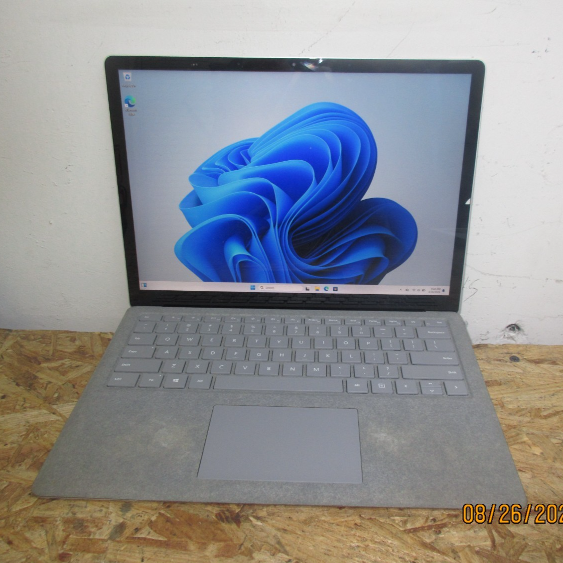 Microsoft Surface Laptop 2 1769 i7-8TH 1.9GHz 8GB 256GB SSD 13.5" Touch W10P
