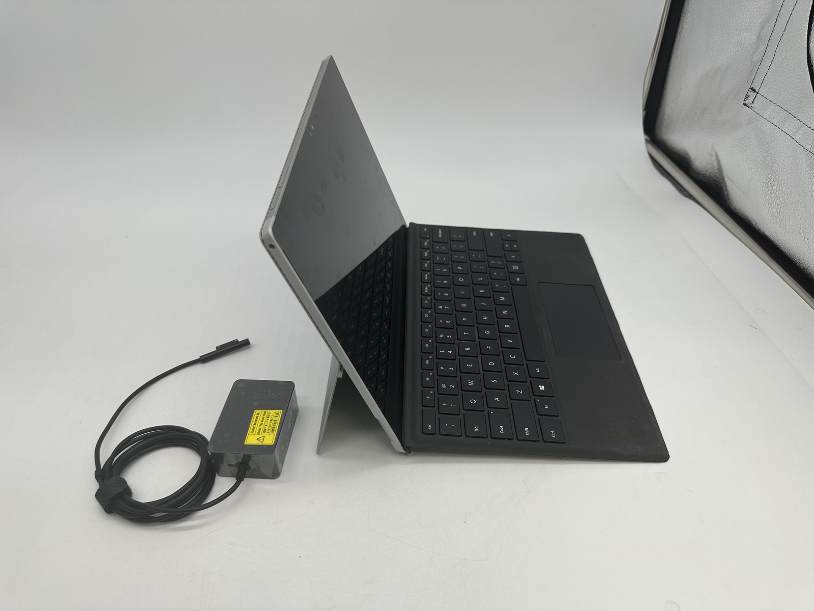 Microsoft Surface Pro 5 1796 M3-7Y30 4gb 128gb GRADE C With Keyboard