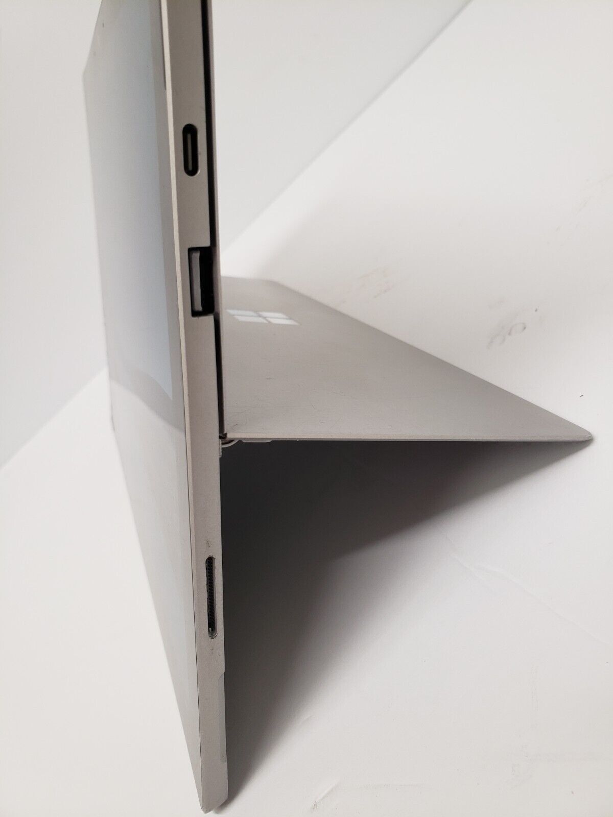 Microsoft Surface Pro 5 1796 M3-7Y30 4gb 128gb GRADE C With Keyboard — photo 2