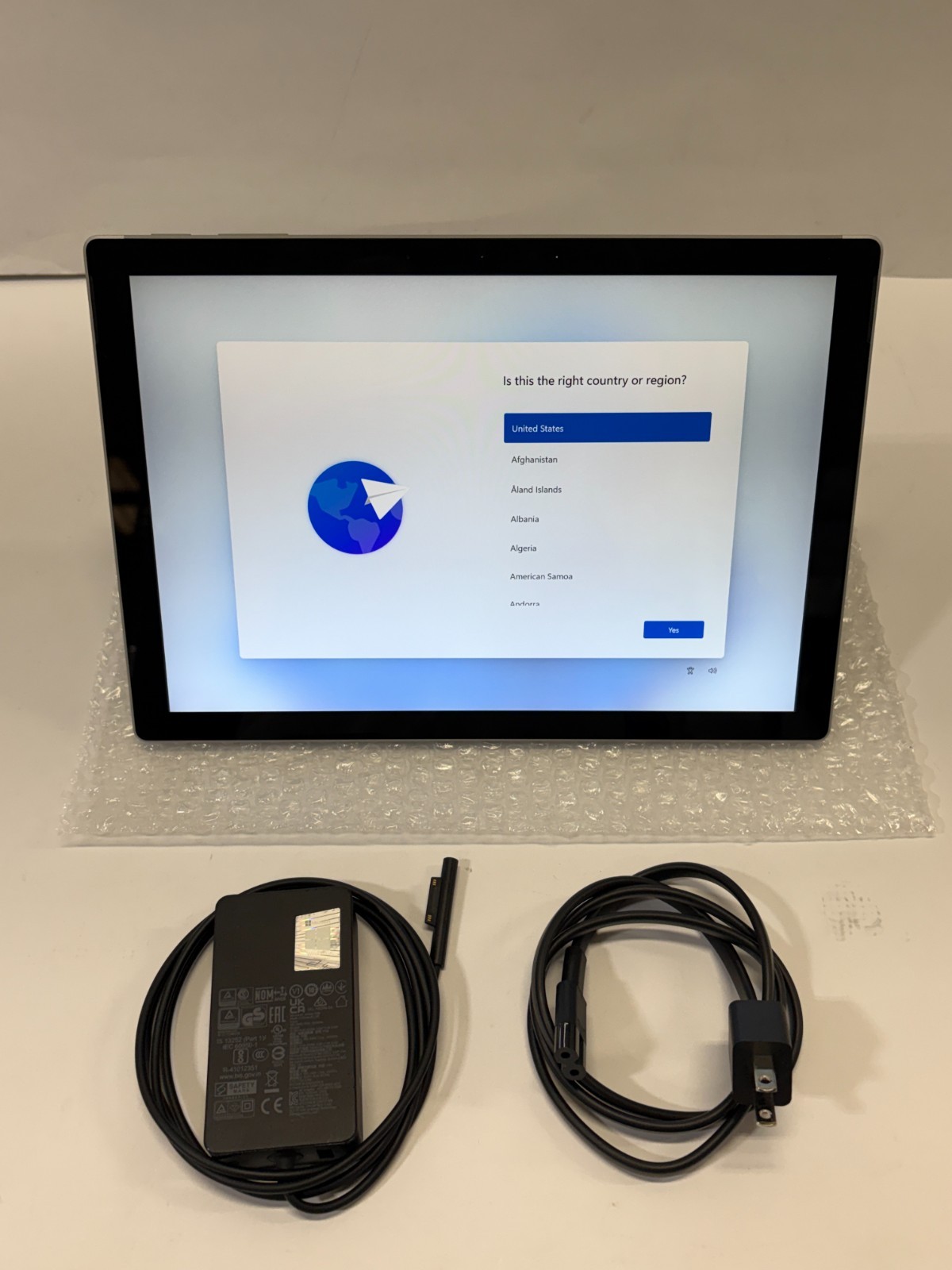 Microsoft Surface Pro 7 Plus 1960  i5-1135G7,256GB SSD,8GB RAM READ