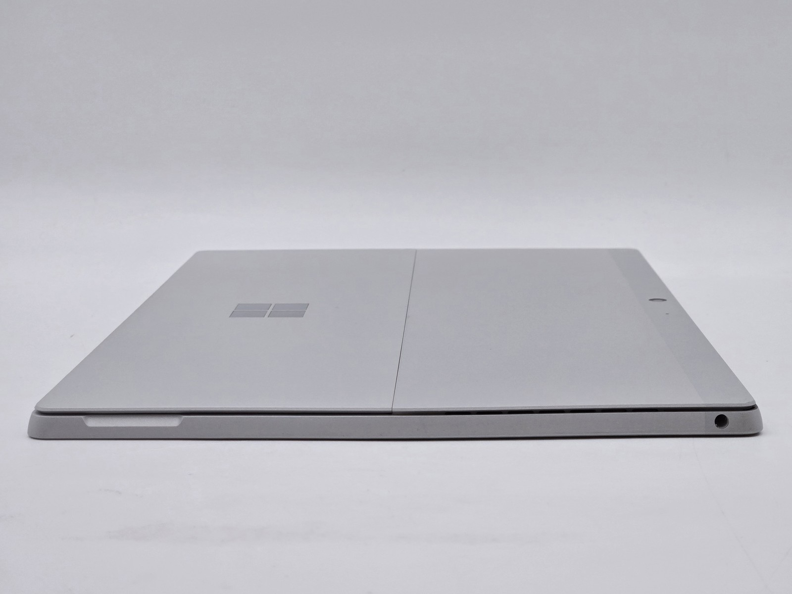 Microsoft Surface Pro 7 Plus 12"  Touch i5-1135G7 256GB SSD 8GB Dent On The Back — photo 5