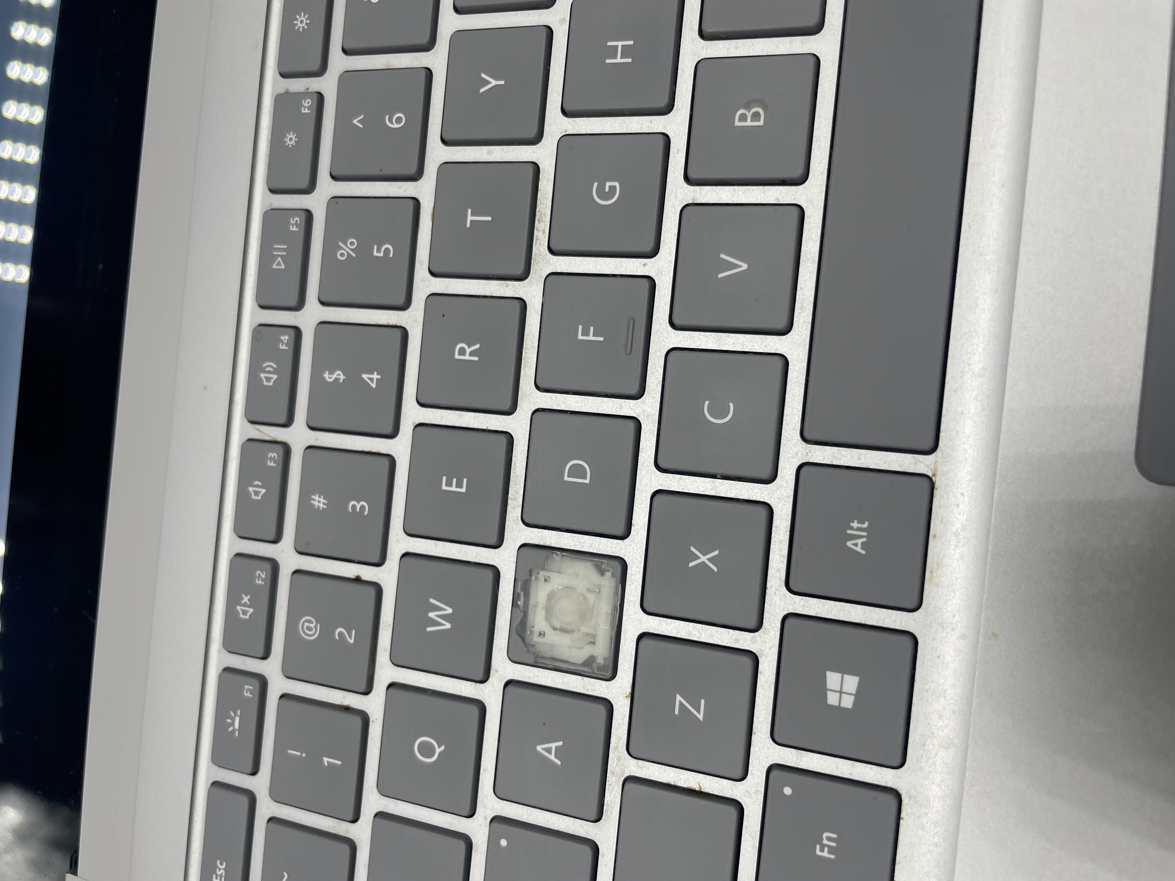 Microsoft Surface Laptop 3 15" Laptop i71065G7 16GB RAM 256GB SSD READ — photo 2
