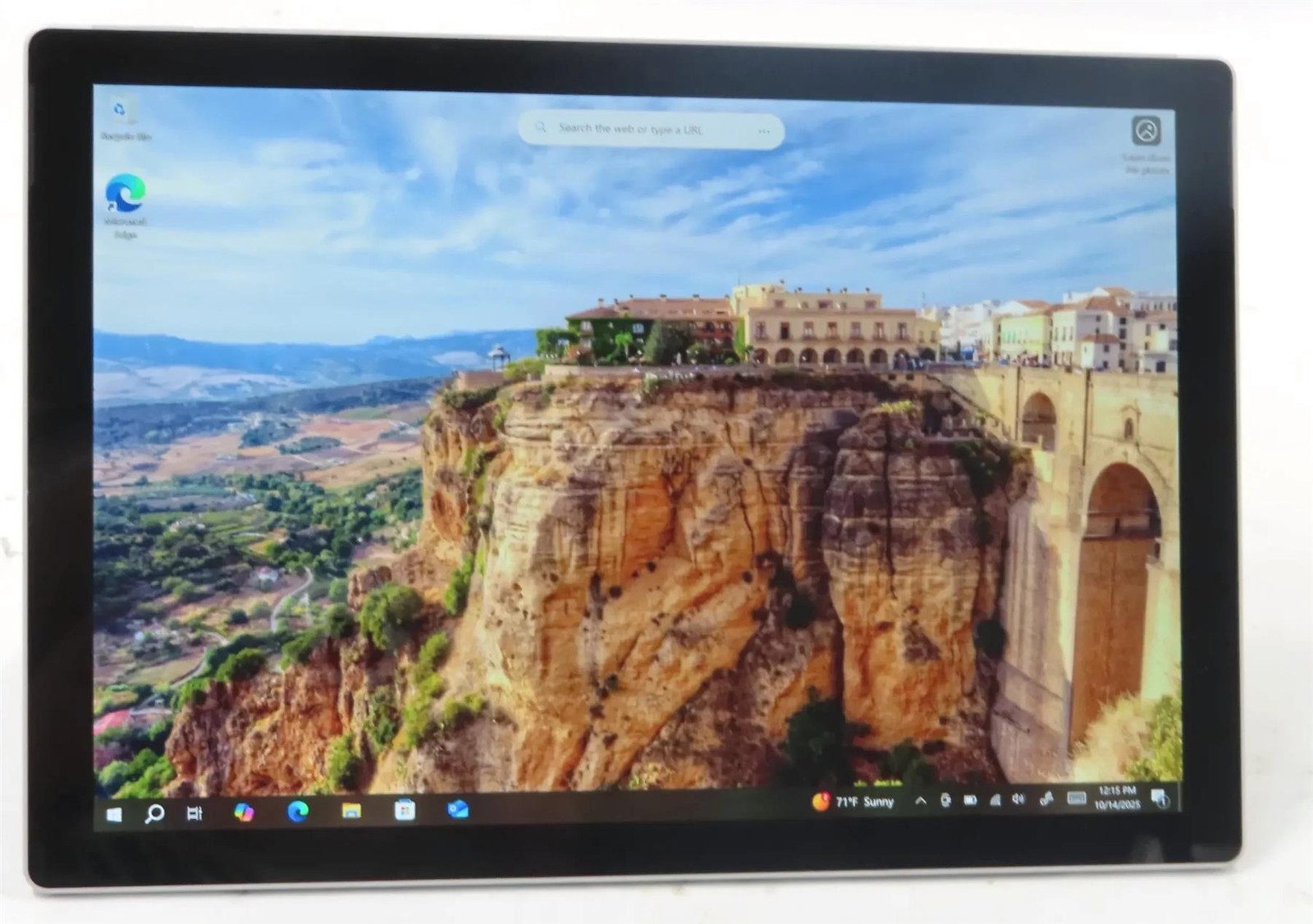 Microsoft Surface Pro 6 1796 Core i5-8350U 1.70GHz 8GB 256GB READ Grade B