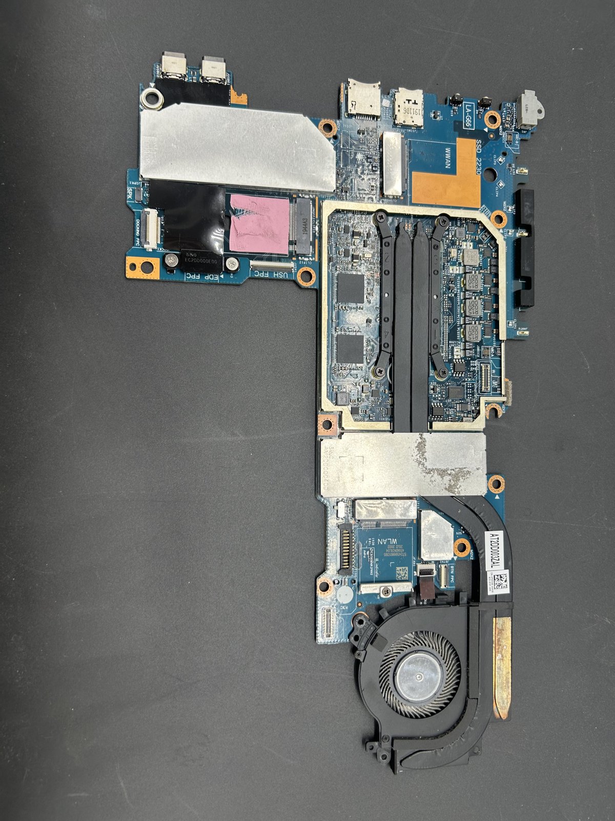 Dell Latitude 7200 2-in-1 i7-8665U 16GB Motherboard 0692DM Damaged M.2 *READ* — photo 2