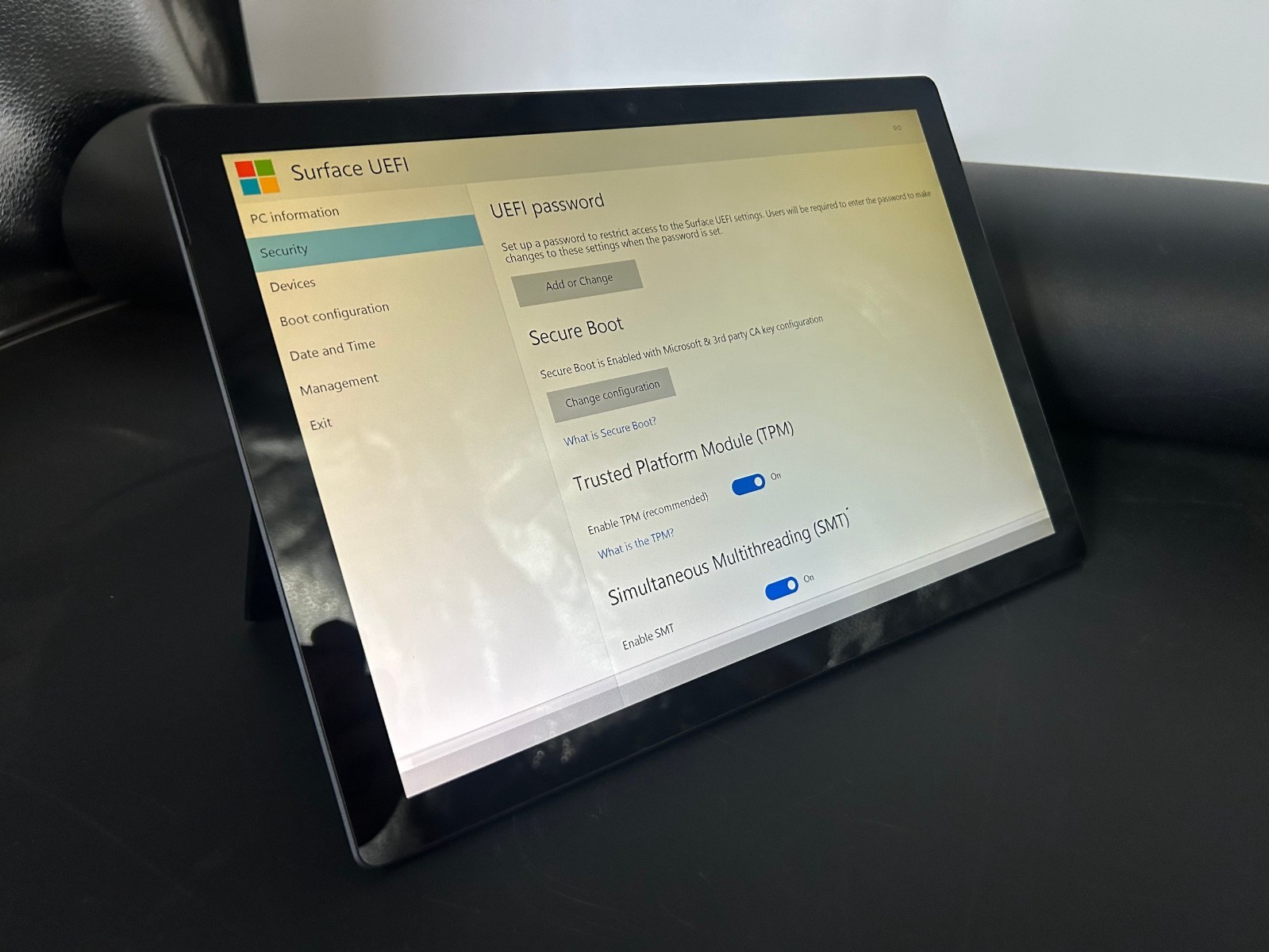 Microsoft Surface Pro 6 12.3in i5-8350U 8GB 256GB SSD Black Tablet Only LCD Line
