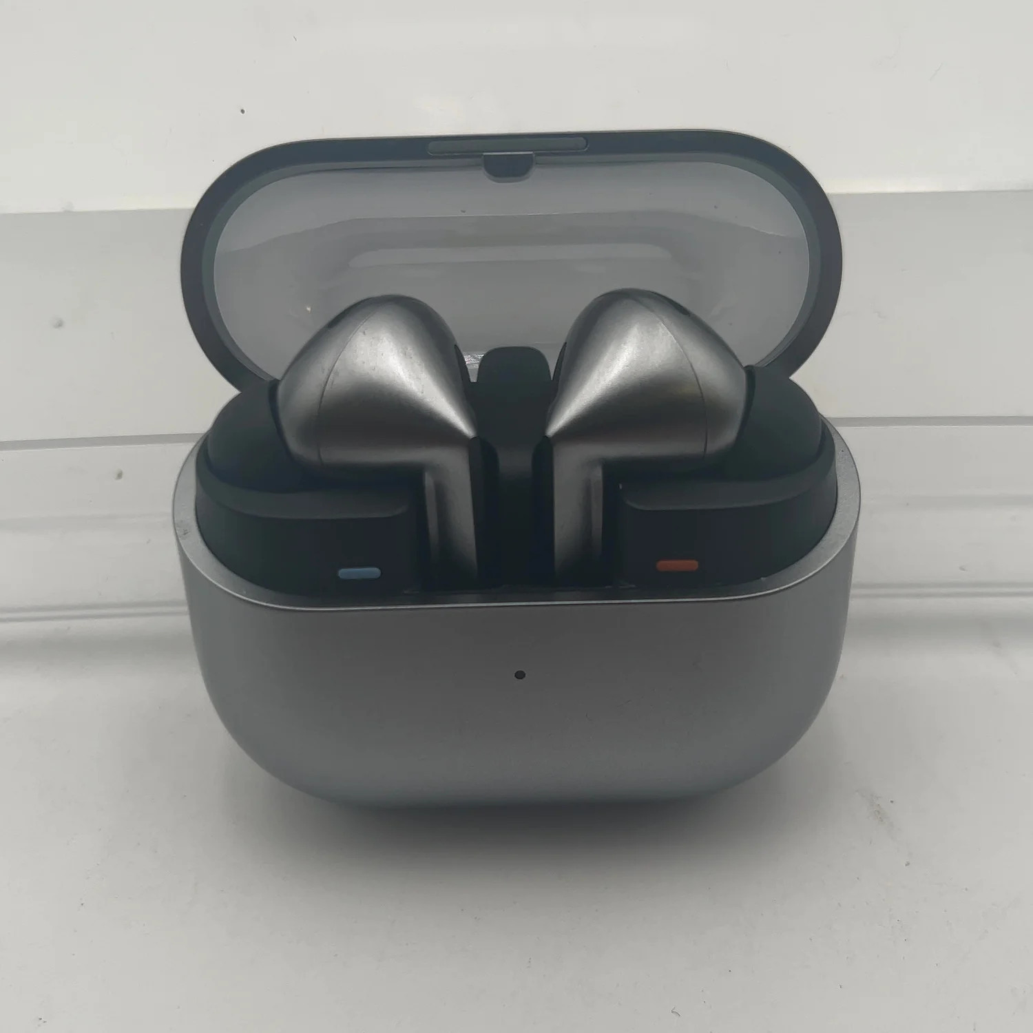 Samsung Galaxy Buds3 Pro SM-R630 True Wireless Earbuds Silver READ