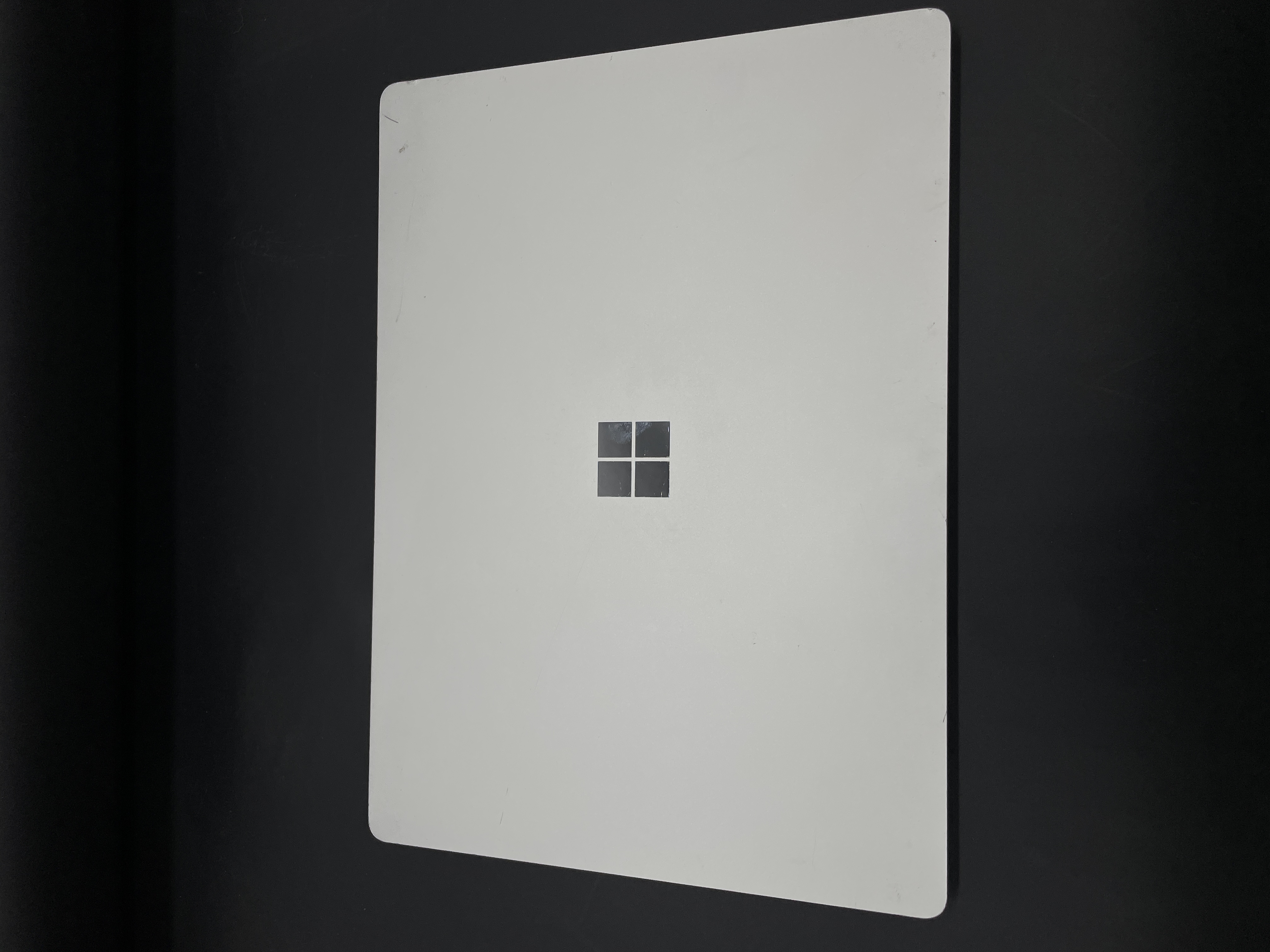 Microsoft Surface Laptop 3 - 13.5" - i5- 8GB RAM - 256GB SSD - ( WEAR & TEAR )
