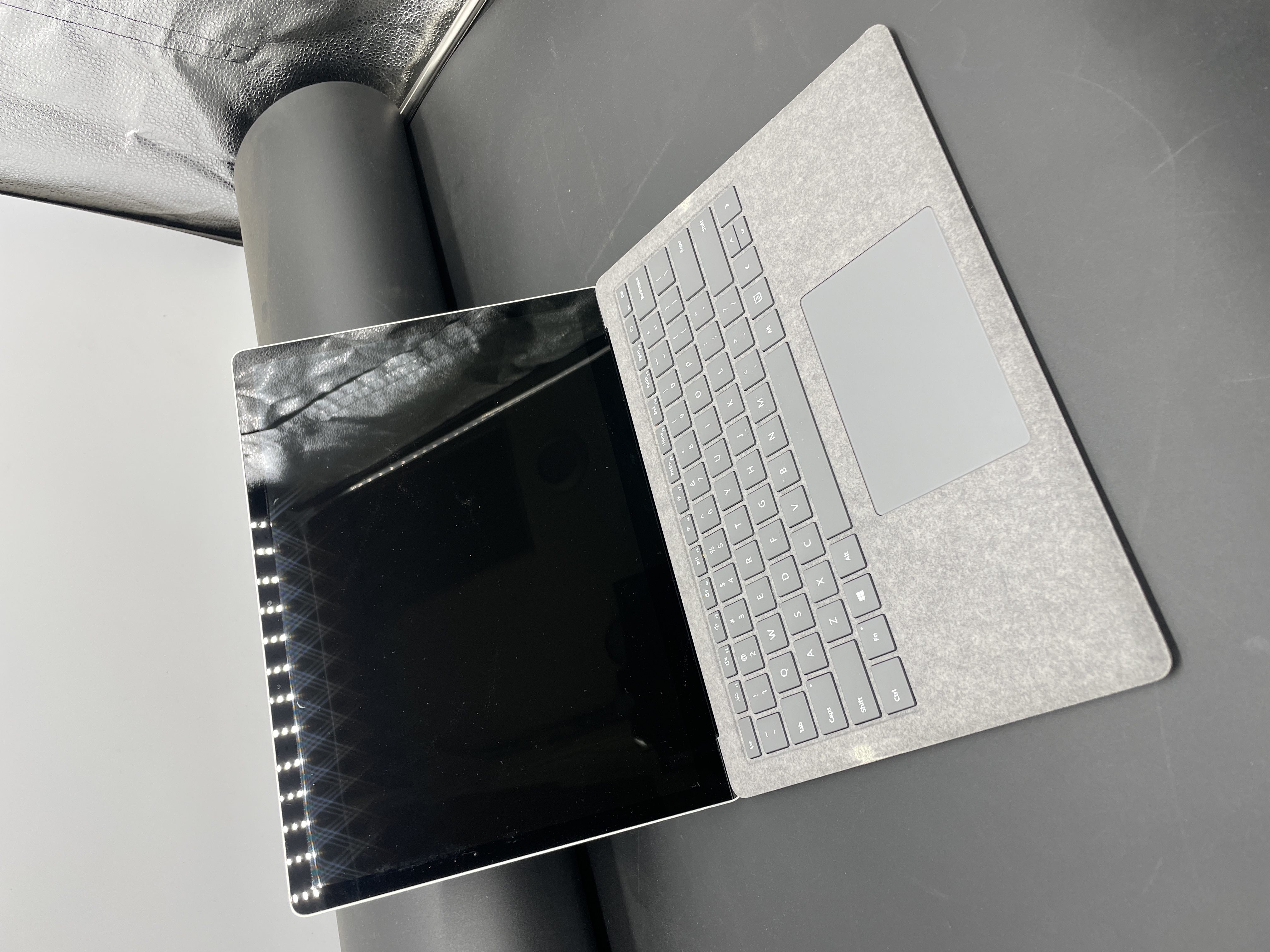 Microsoft Surface Laptop 3 - 13.5" - i5- 8GB RAM - 256GB SSD - ( WEAR & TEAR ) — photo 2