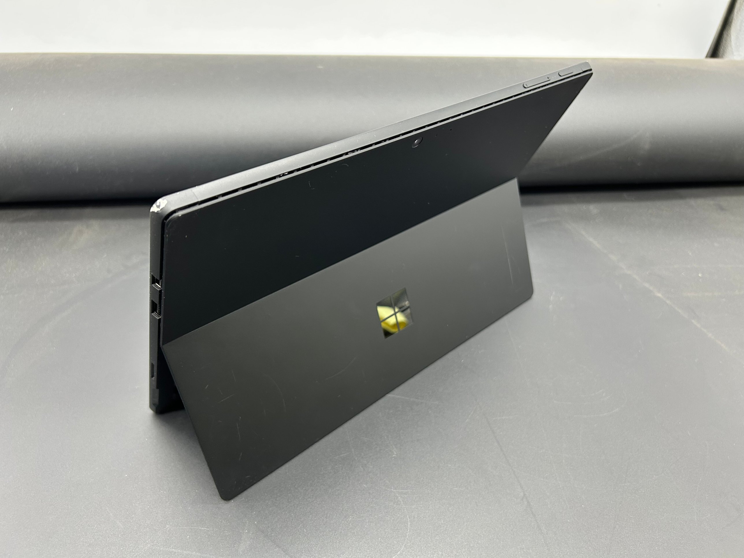 Microsoft Surface Pro 6 12.3in i7-8650U 16GB 512GB SSD Black W11 Chipped Corners