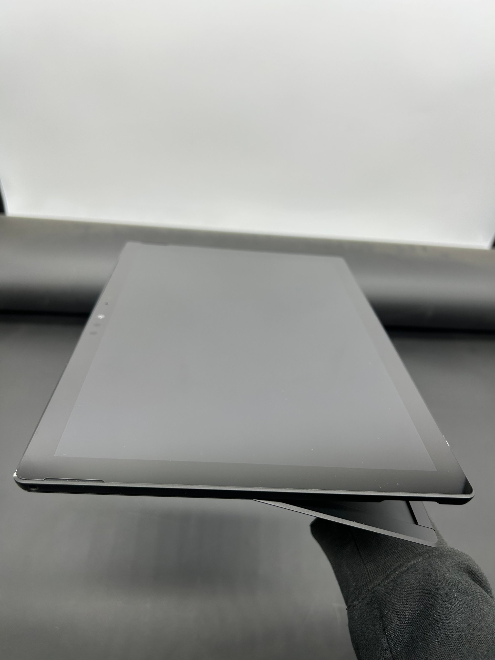 Microsoft Surface Pro 6 12.3in i7-8650U 16GB 512GB SSD Black W11 Chipped Corners — photo 2