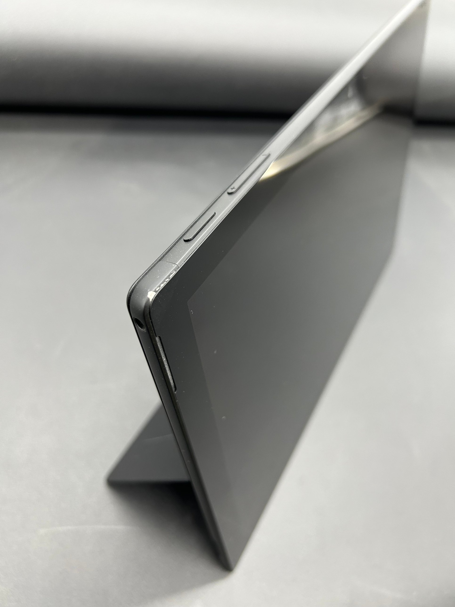 Microsoft Surface Pro 6 12.3in i7-8650U 16GB 512GB SSD Black W11 Chipped Corners — photo 4