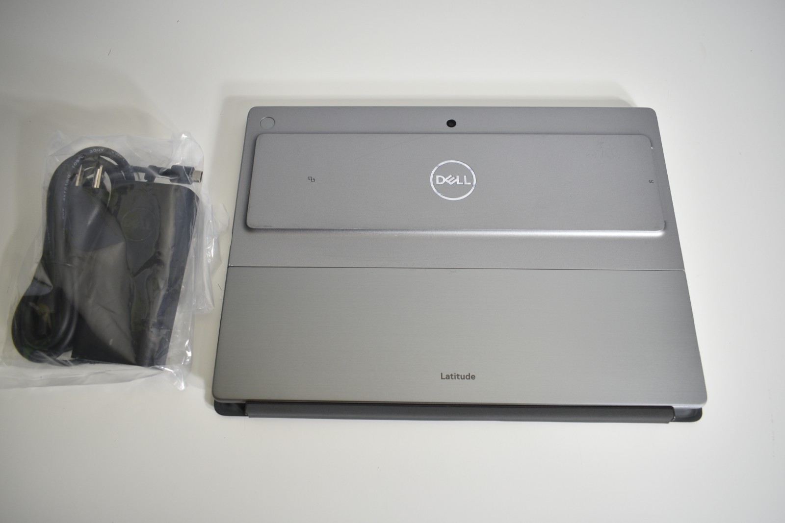 Dell Latitude 7320 Detachable Intel Core i5 8GB Ram 256GB SSD + Keyboard