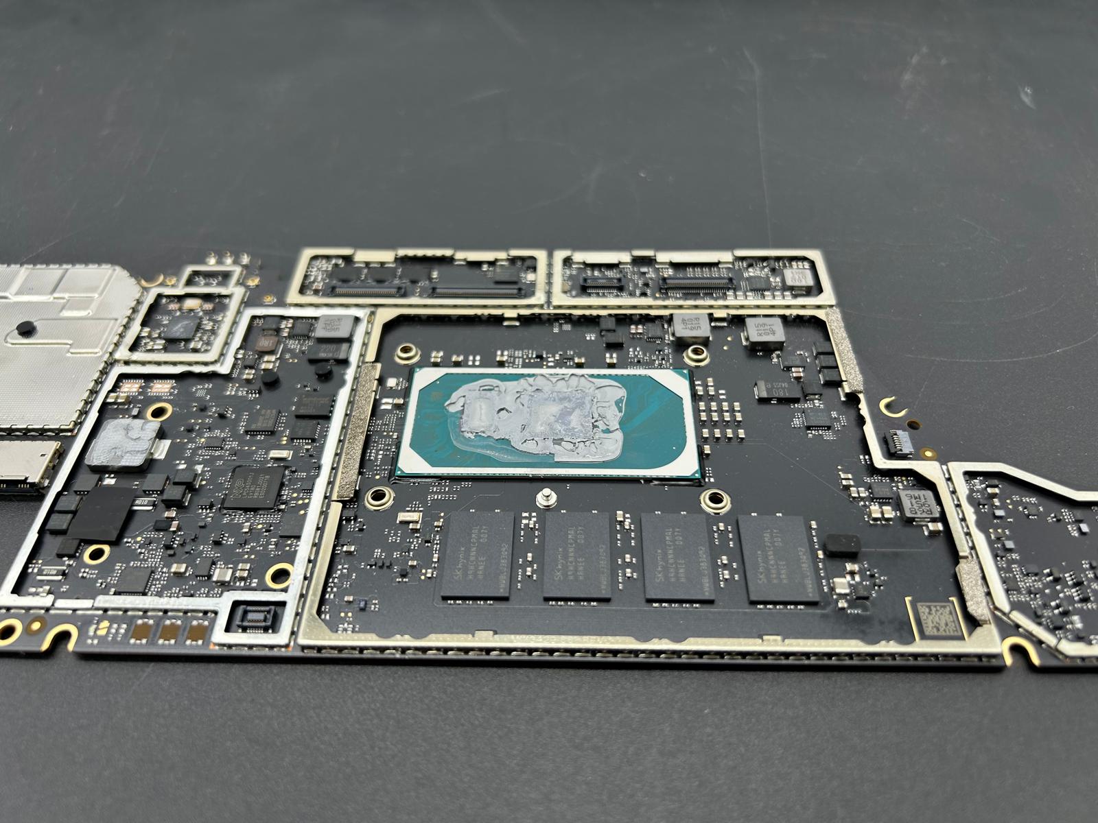 Microsoft Surface Laptop 3 13.5in i7-1065G7 16GB Motherboard Boot Loop For Parts — photo 5