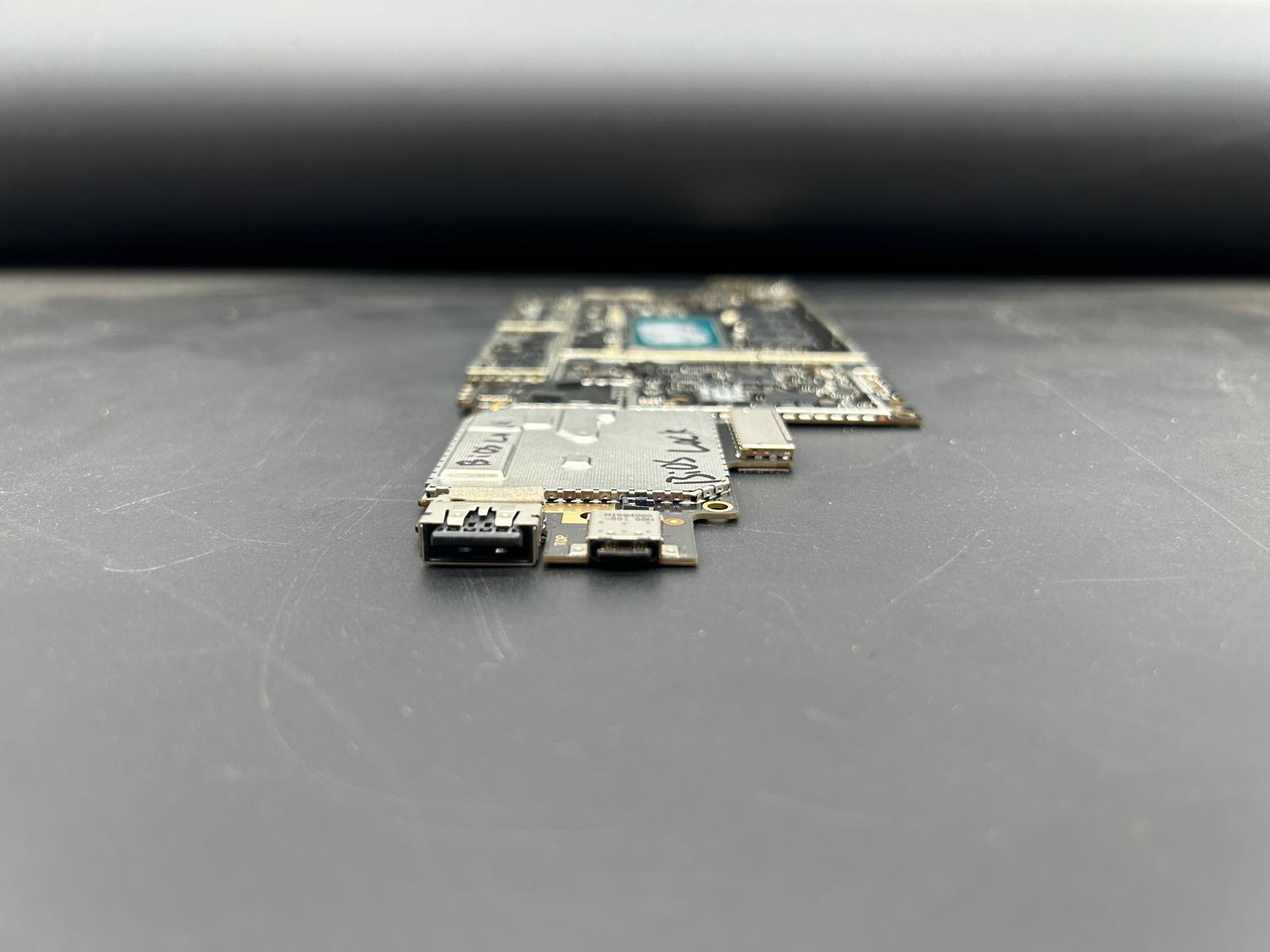 Microsoft Surface Laptop 3 13.5in i7-1065G7 16GB Motherboard BIOS Locked Parts — photo 2