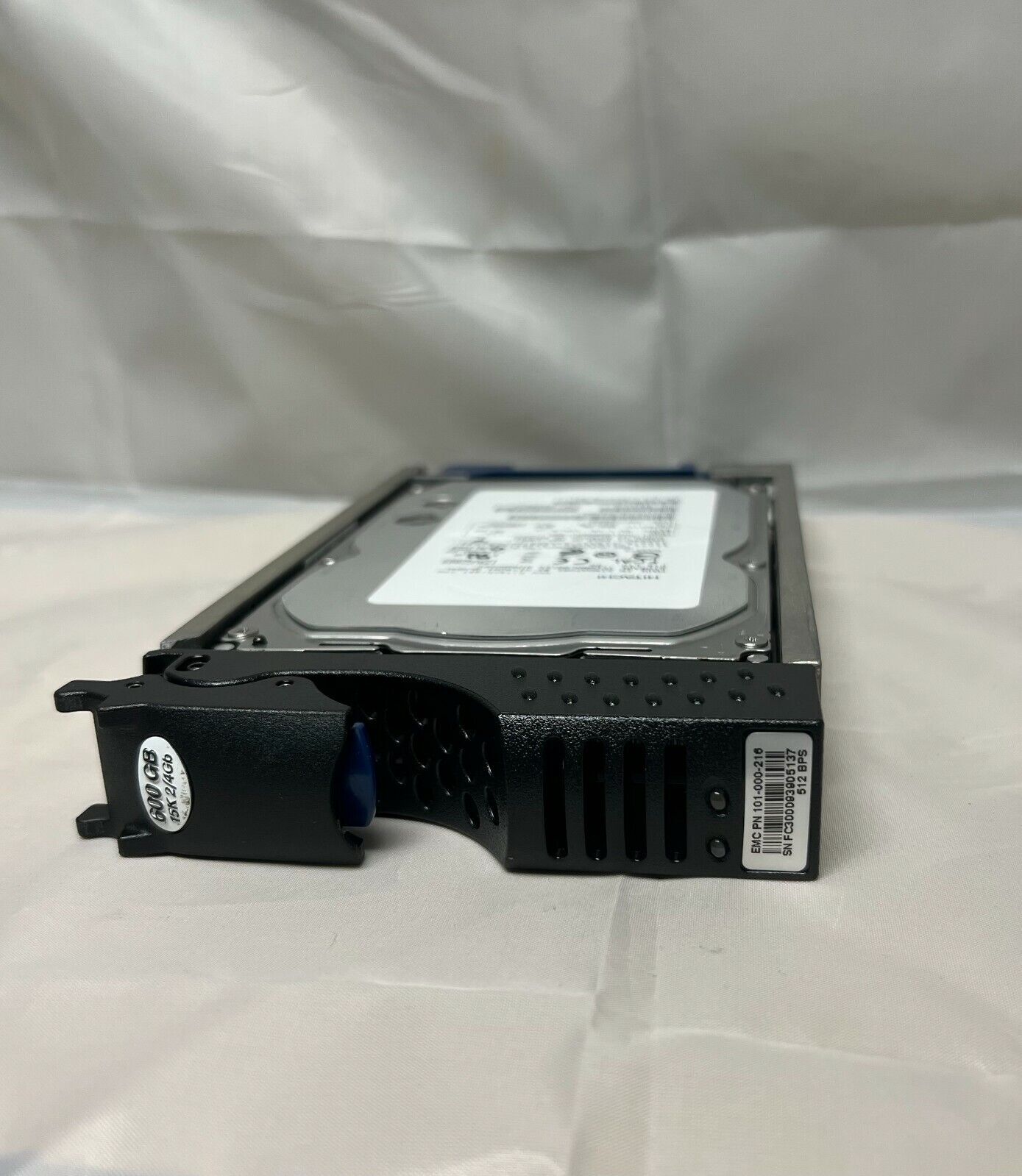 DELL HGST HUS156060VLF400 600GB 15K Fibre Channel 3.5" Hard Drive W/Tray 0B24478 — photo 3