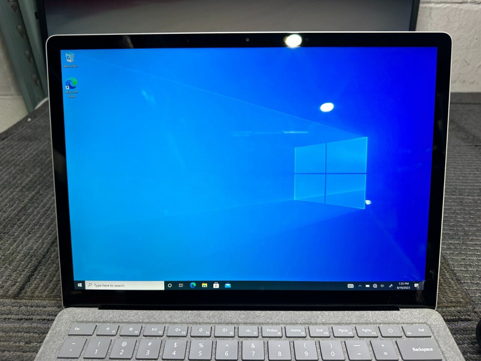 Microsoft Surface Laptop 2 1769 13.5inch Touchscreen i7-8650U 16GB RAM 512GB — photo 2