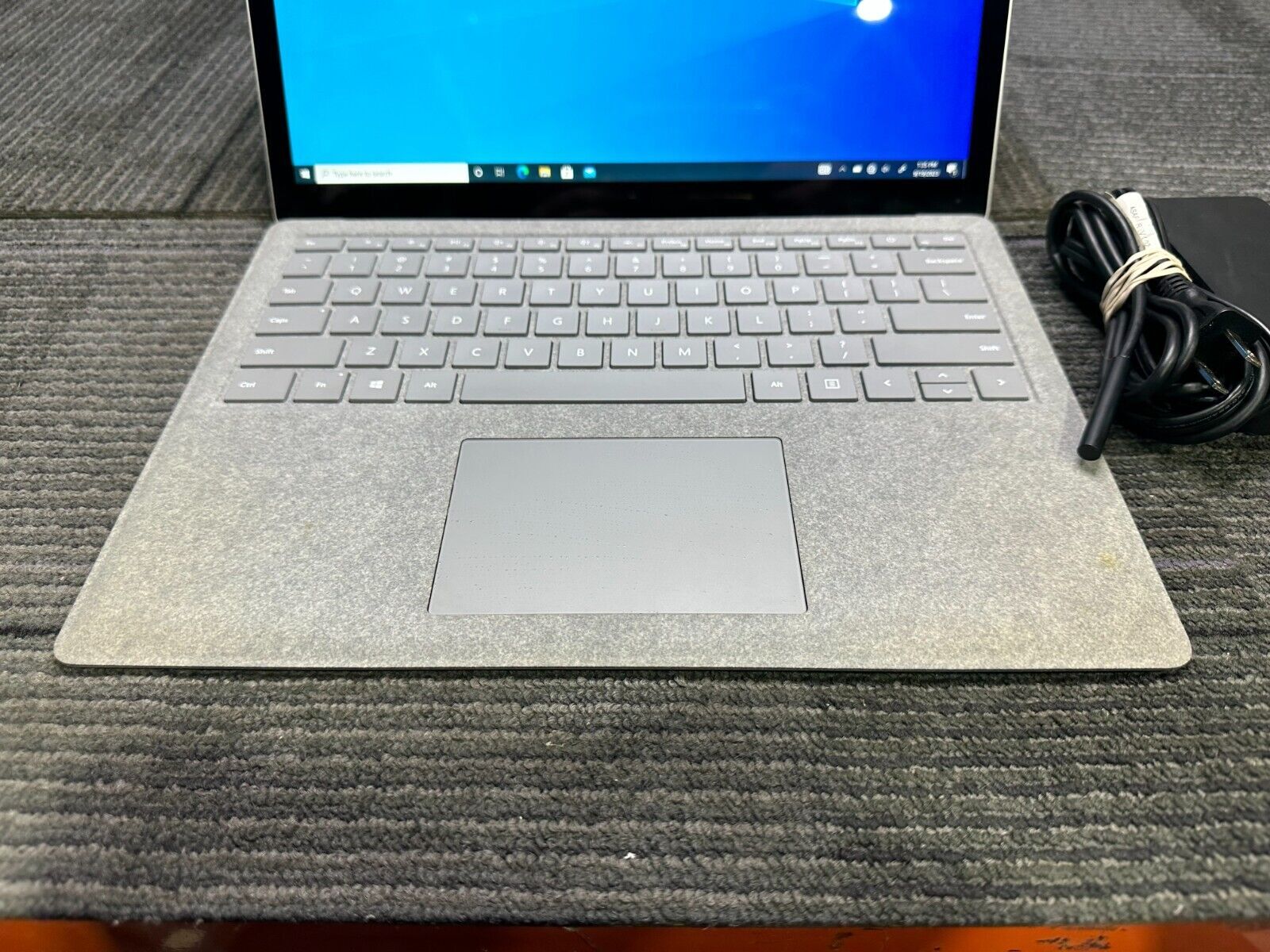 Microsoft Surface Laptop 2 1769 13.5inch Touchscreen i7-8650U 16GB RAM 512GB — photo 3