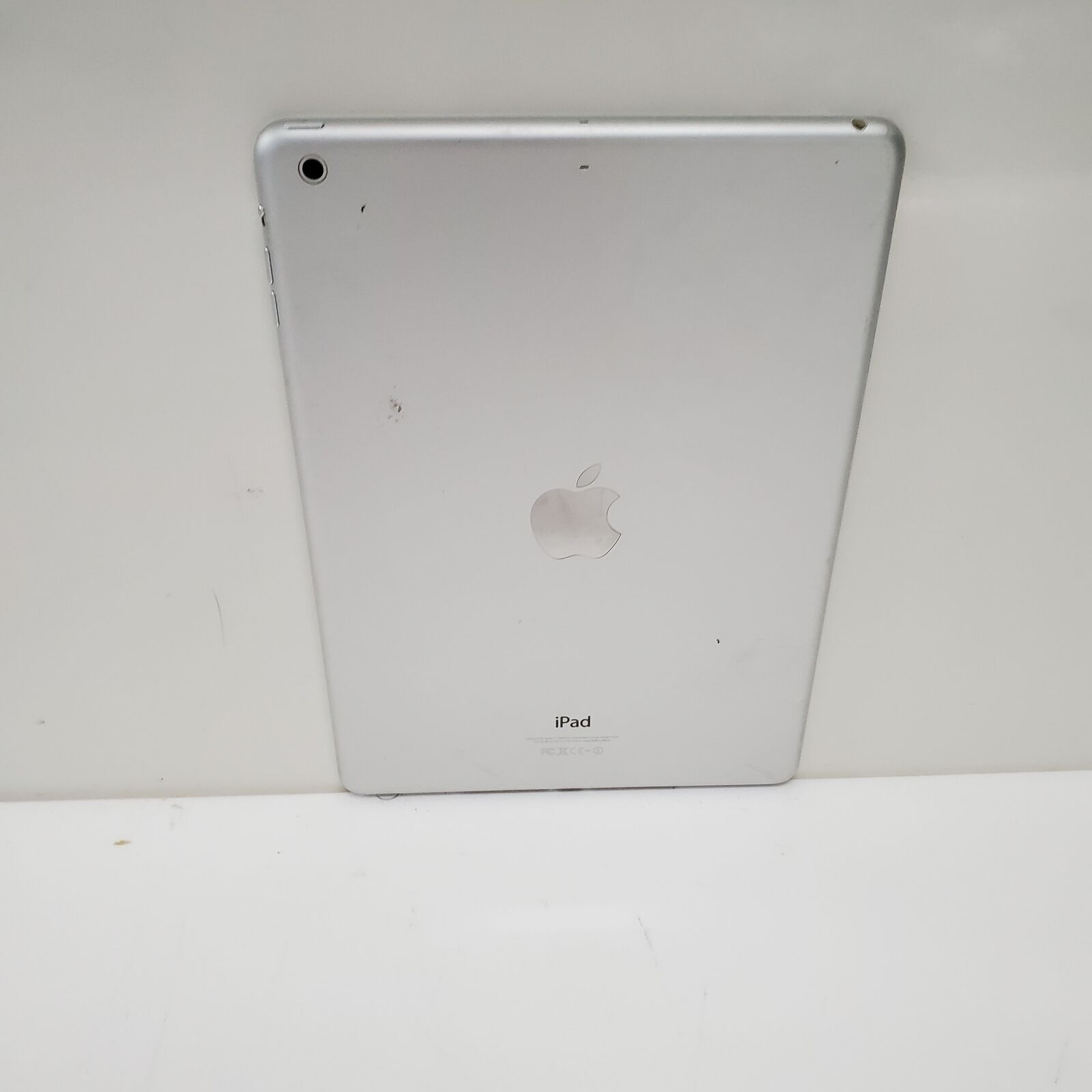 Apple iPad 5 5th Gen 32GB Wi-Fi 9.7" GRADE B Silver — photo 2