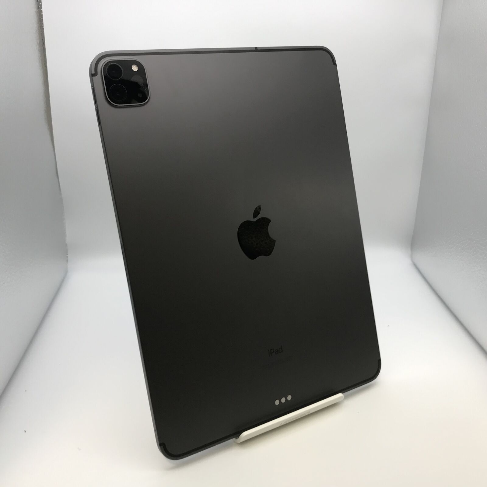 Apple iPad Pro 11-inch 2nd Gen  512GB Space Gray Unlocked Good Condition — photo 4