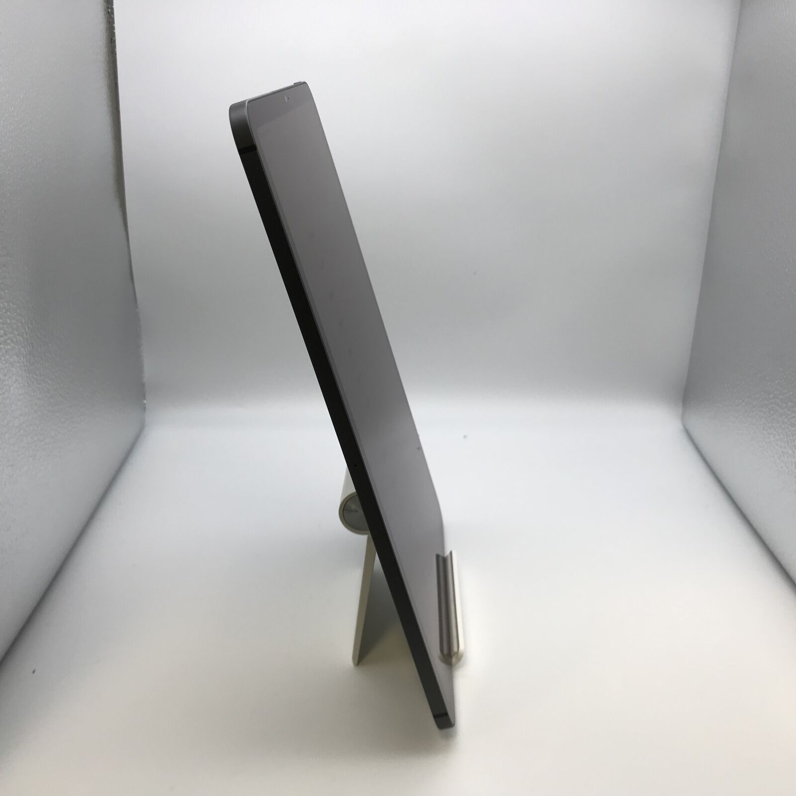 Apple iPad Pro 11-inch 2nd Gen  512GB Space Gray Unlocked Good Condition — photo 5