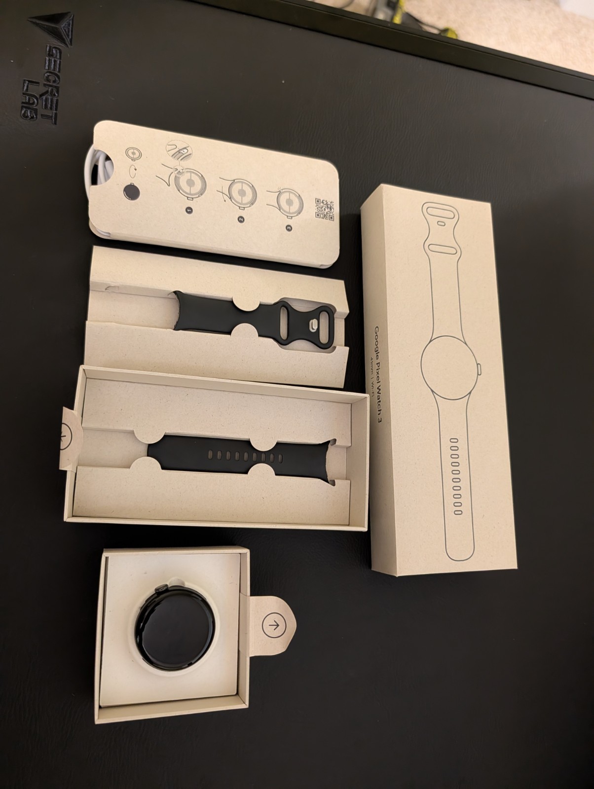 Google Pixel Watch 3 WiFi 41mm Matte Black Aluminum Case & Obsidian Band — photo 2